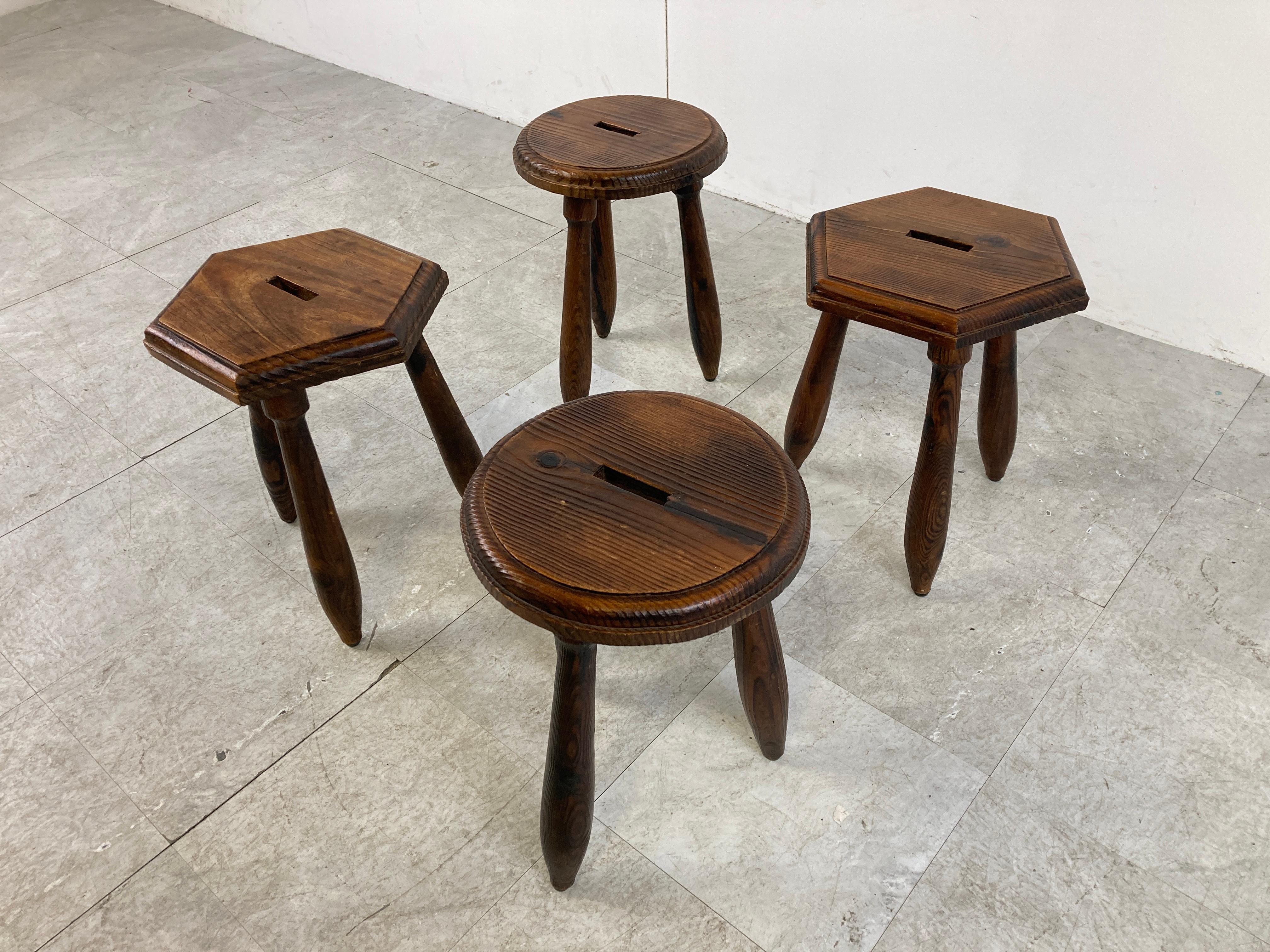 Vintage Wooden Tripod Stools, Set of 4, 1950s In Good Condition In Leuven, Vlaams Gewest