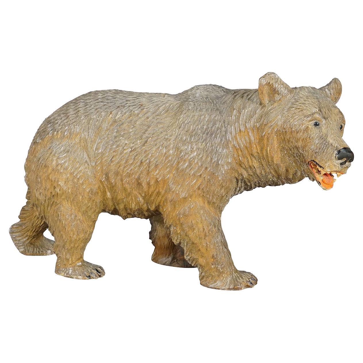 Ancien ours de marche en bois sculpté à la main à Brienz, vers 1930 en vente