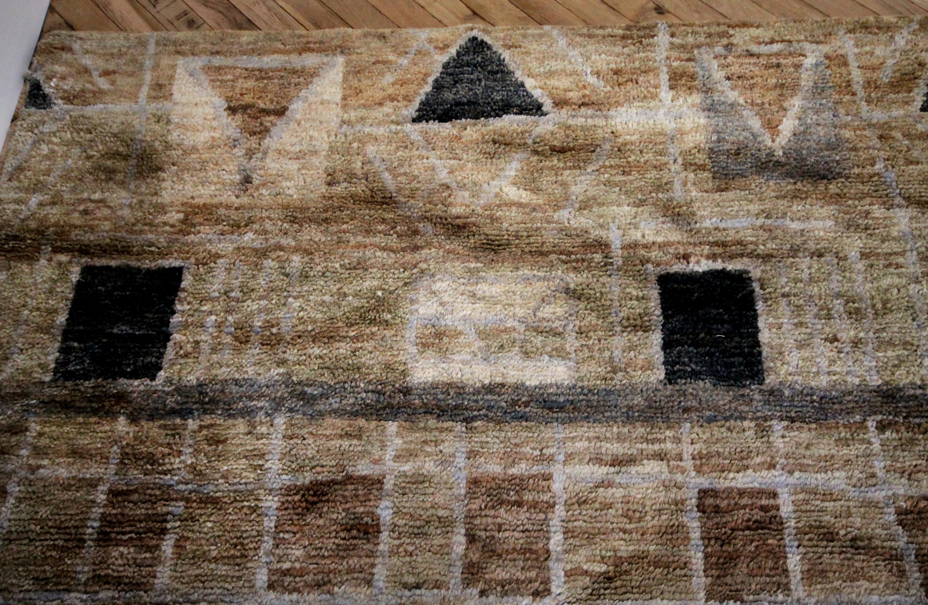 20th Century Vintage Wool and Natural Fiber Rug For Sale
