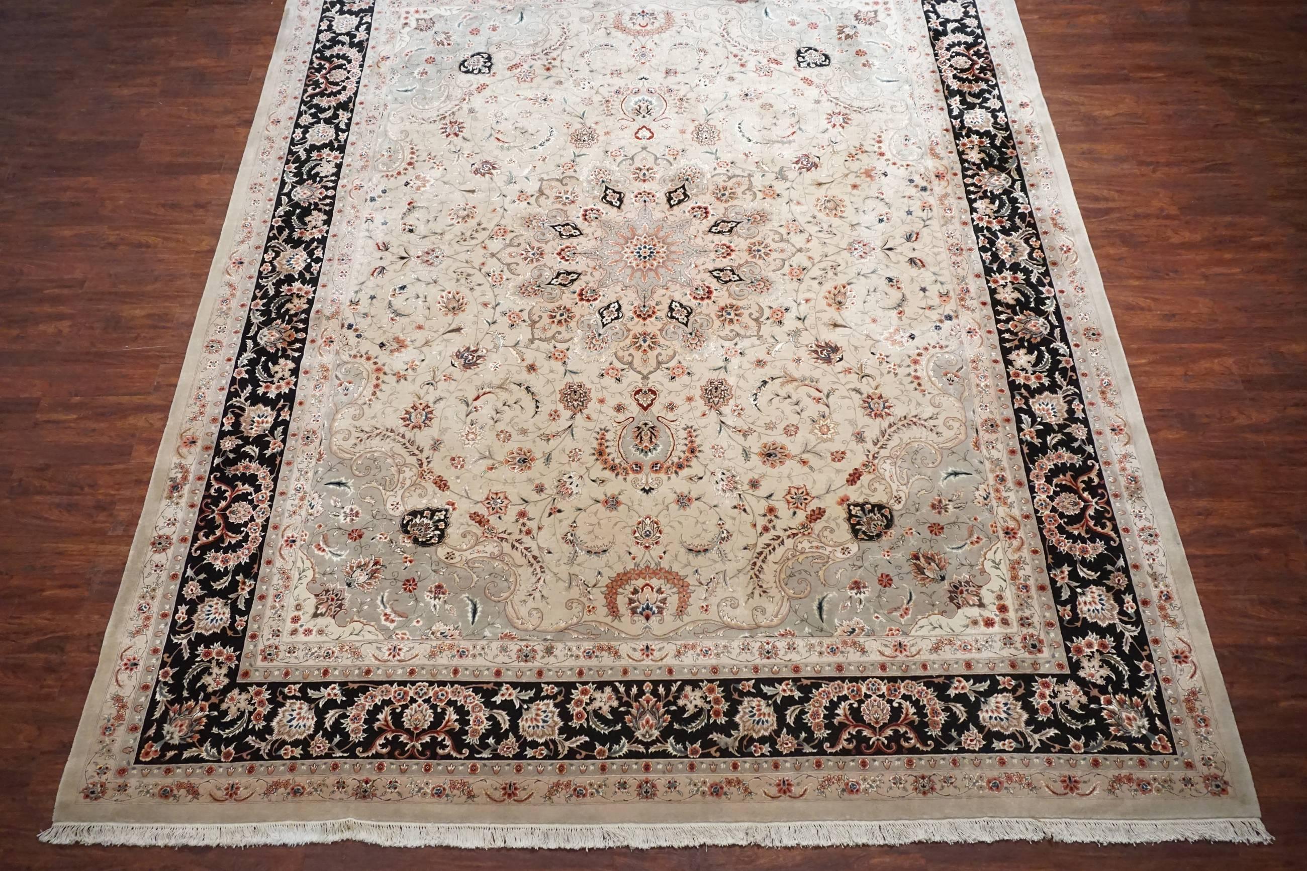 Wool and silk Tabriz area rug

Vintage, circa 1990

Measures: 12' x 15' 2