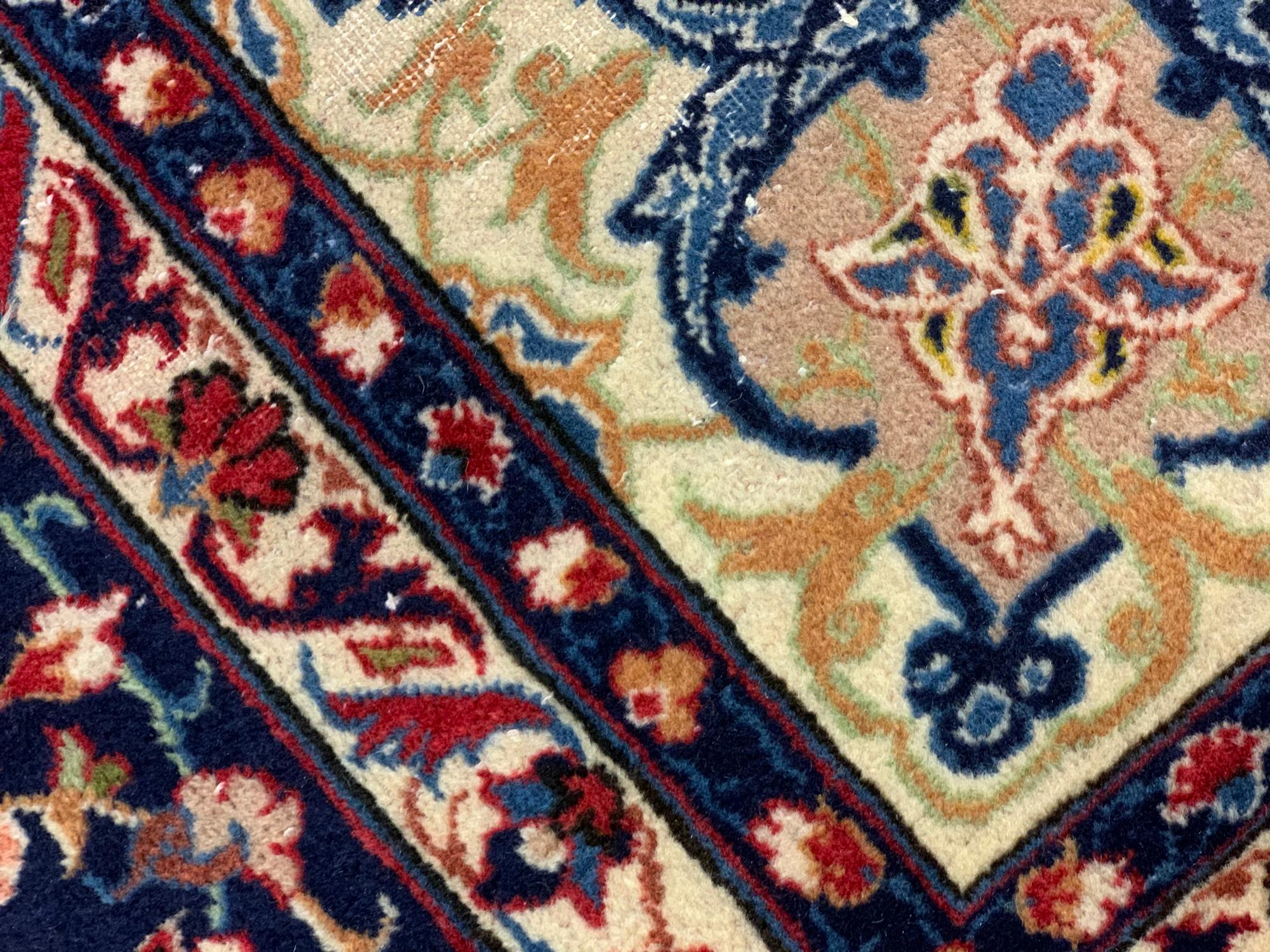 Vintage Wool Area Rug Handwoven Oriental Red Blue Carpet In Excellent Condition For Sale In Hampshire, GB