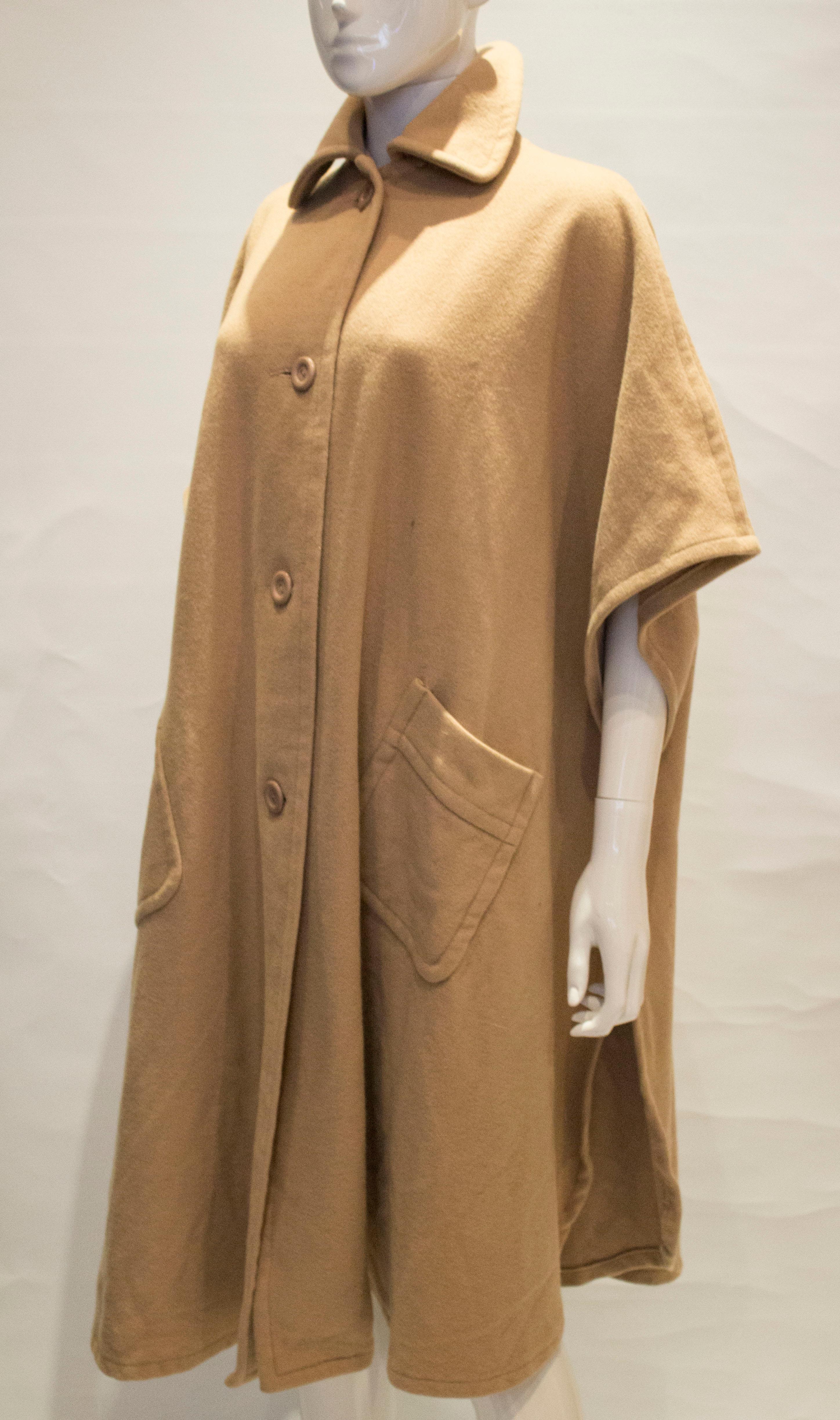 Vintage Wool Cape  In Good Condition For Sale In London, GB