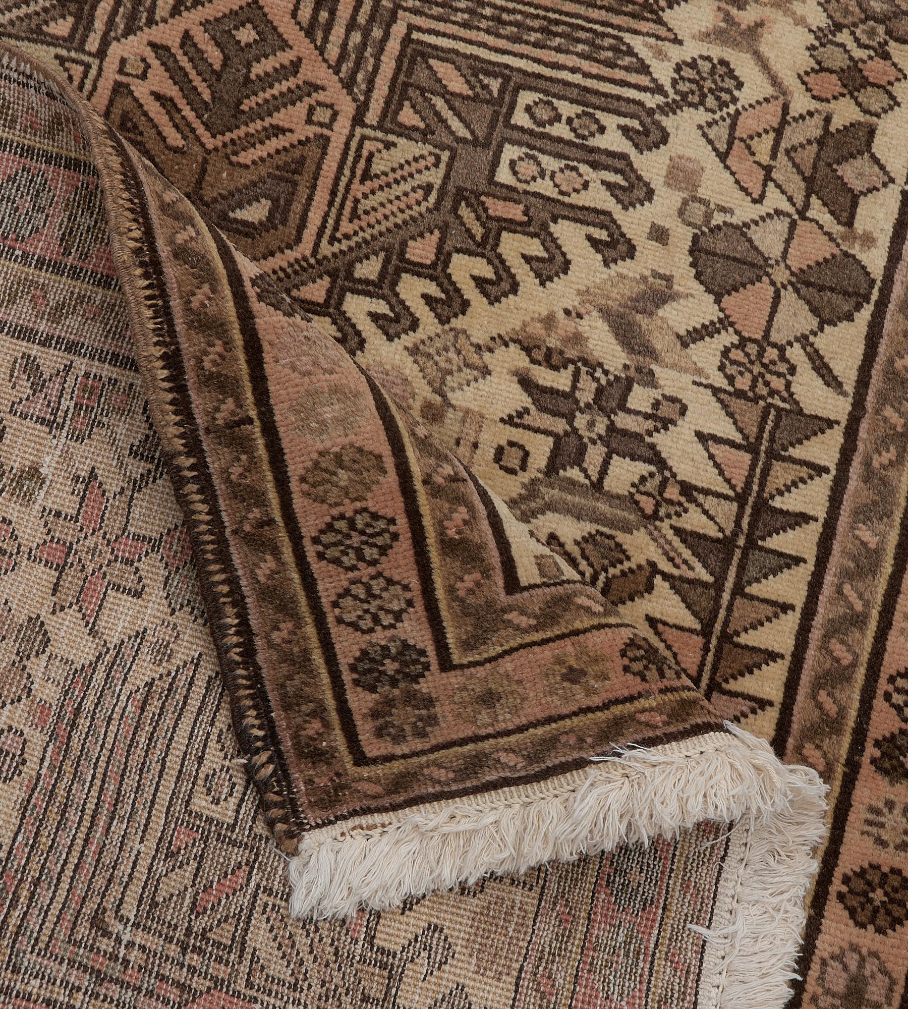 Vintage Wool Floral und Leafy Brown Wool Persian Heriz Läufer im Angebot 3