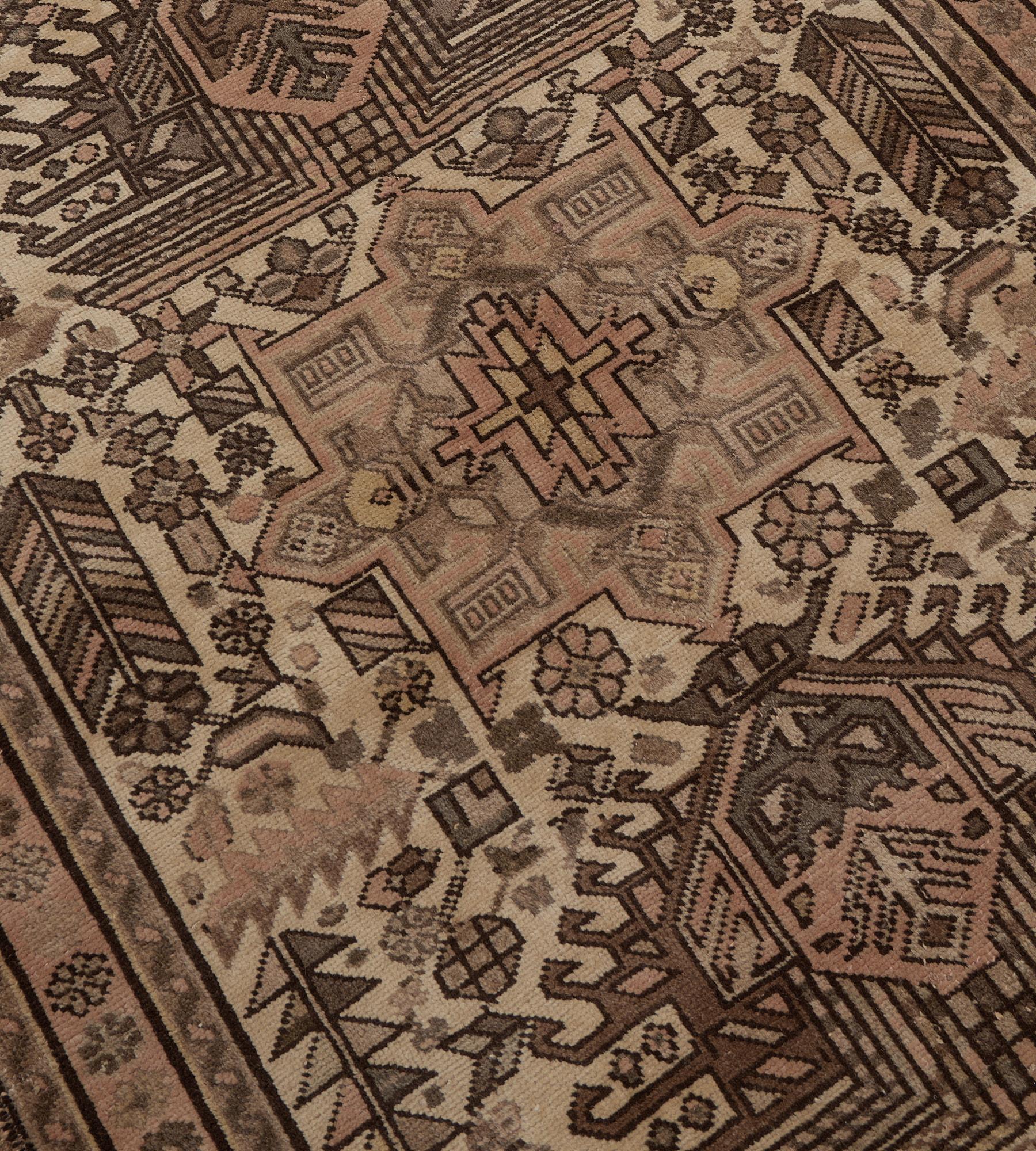 Vintage Wool Floral und Leafy Brown Wool Persian Heriz Läufer (Heriz Serapi) im Angebot