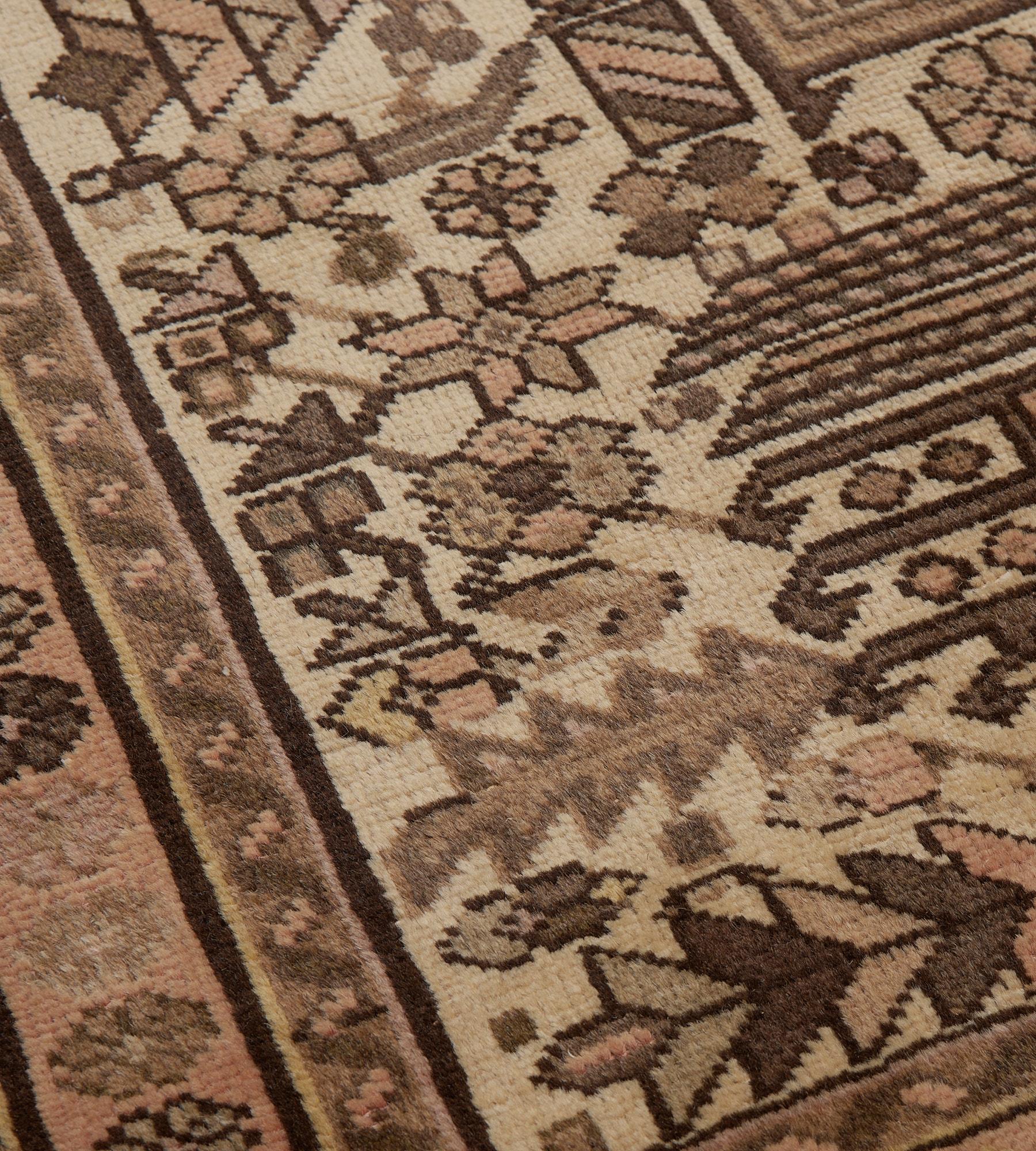 Vintage Wool Floral und Leafy Brown Wool Persian Heriz Läufer (Wolle) im Angebot
