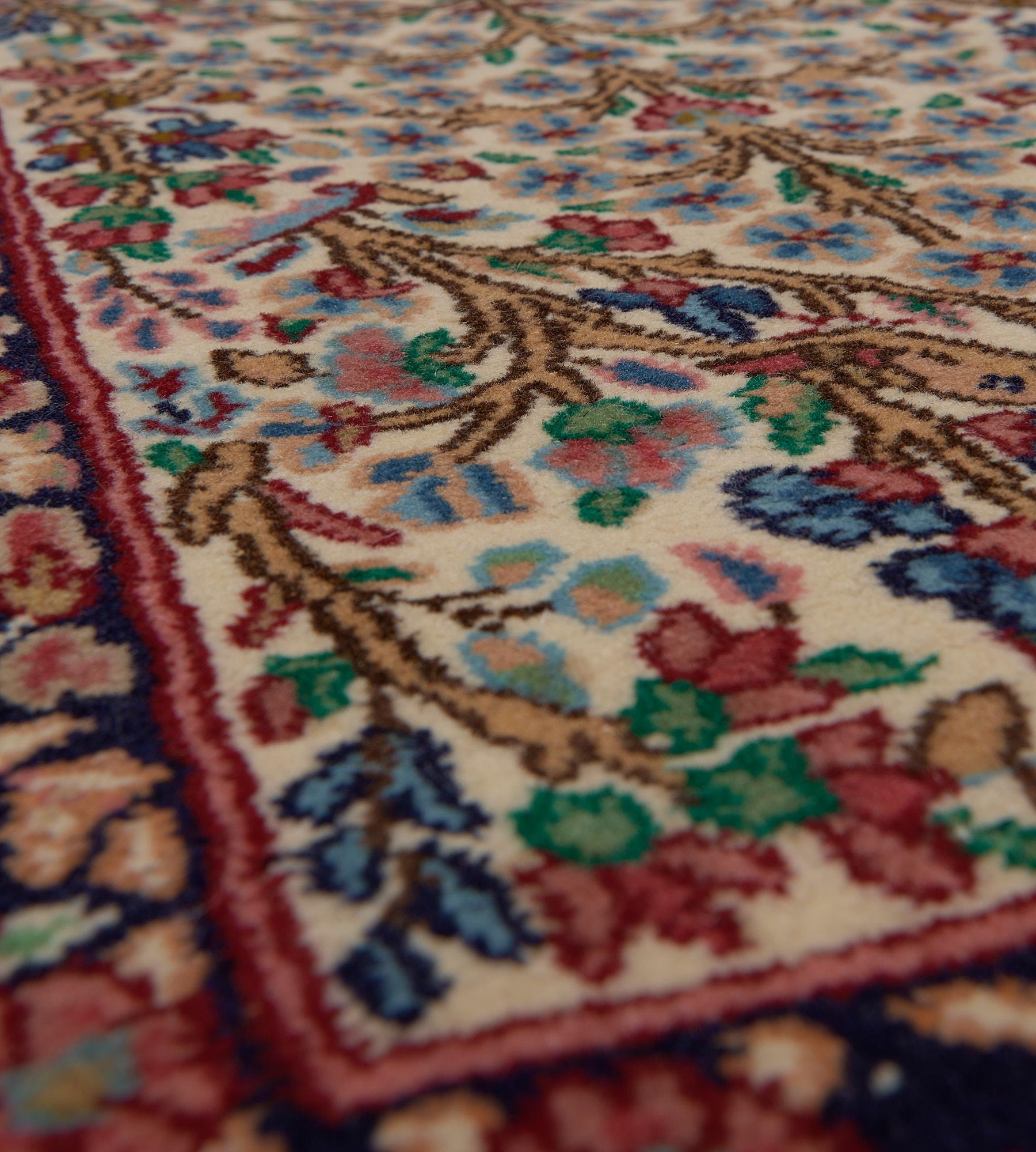 Vintage Wolle Elfenbein und rot geblümt Persisch Kerman Läufer (20. Jahrhundert) im Angebot
