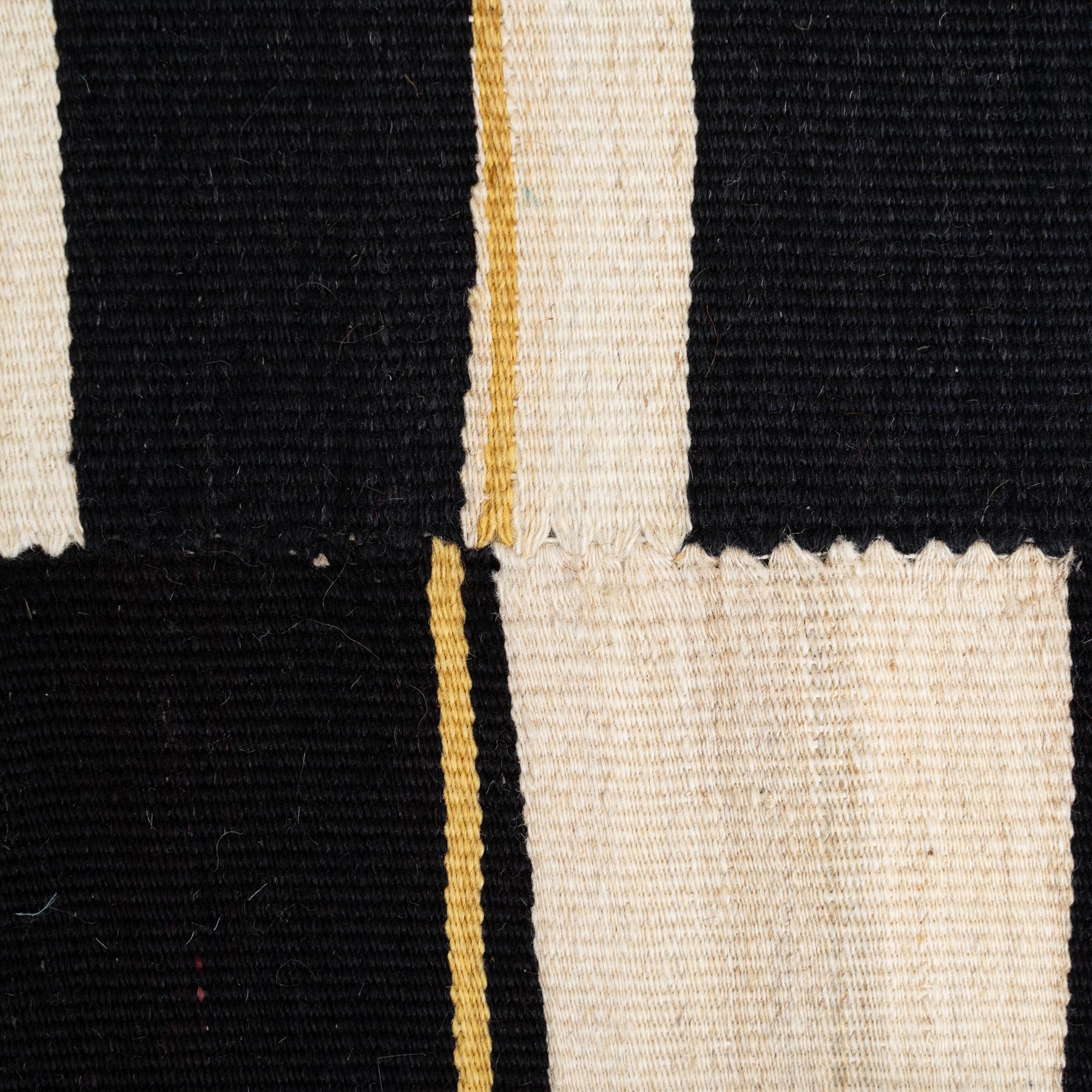 Late 20th Century Vintage Wool Kilim Rug – 1970s, White and Black Tones, Modern Geometric Design For Sale