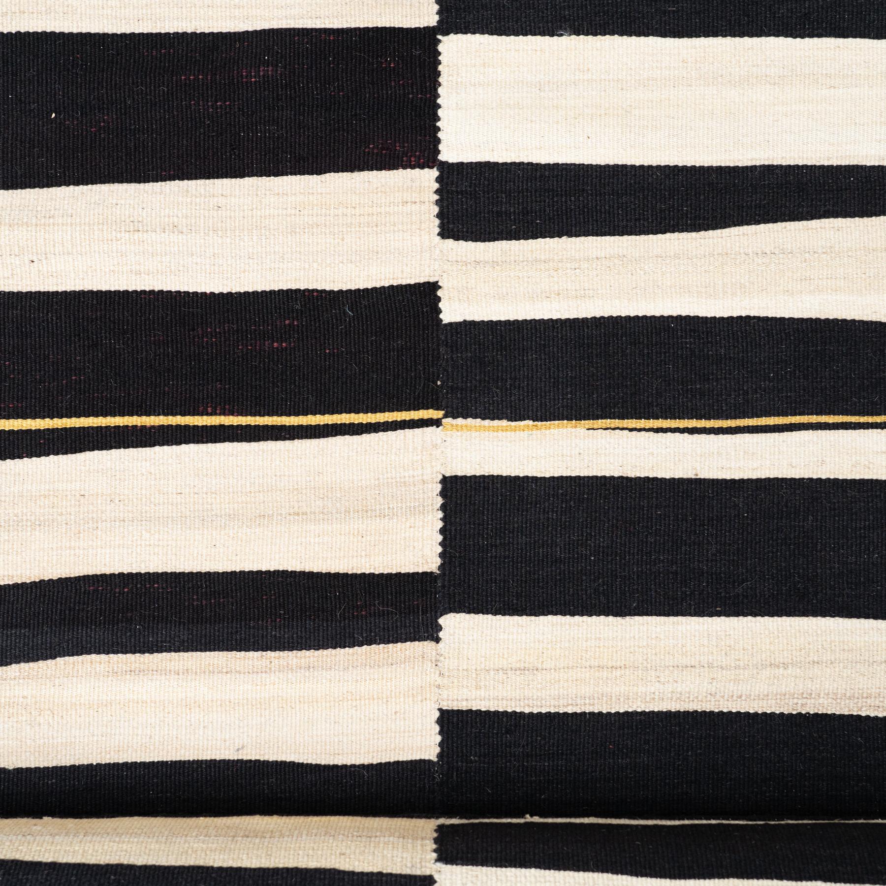 Vintage Wool Kilim Rug – 1970s, White and Black Tones, Modern Geometric Design For Sale 2