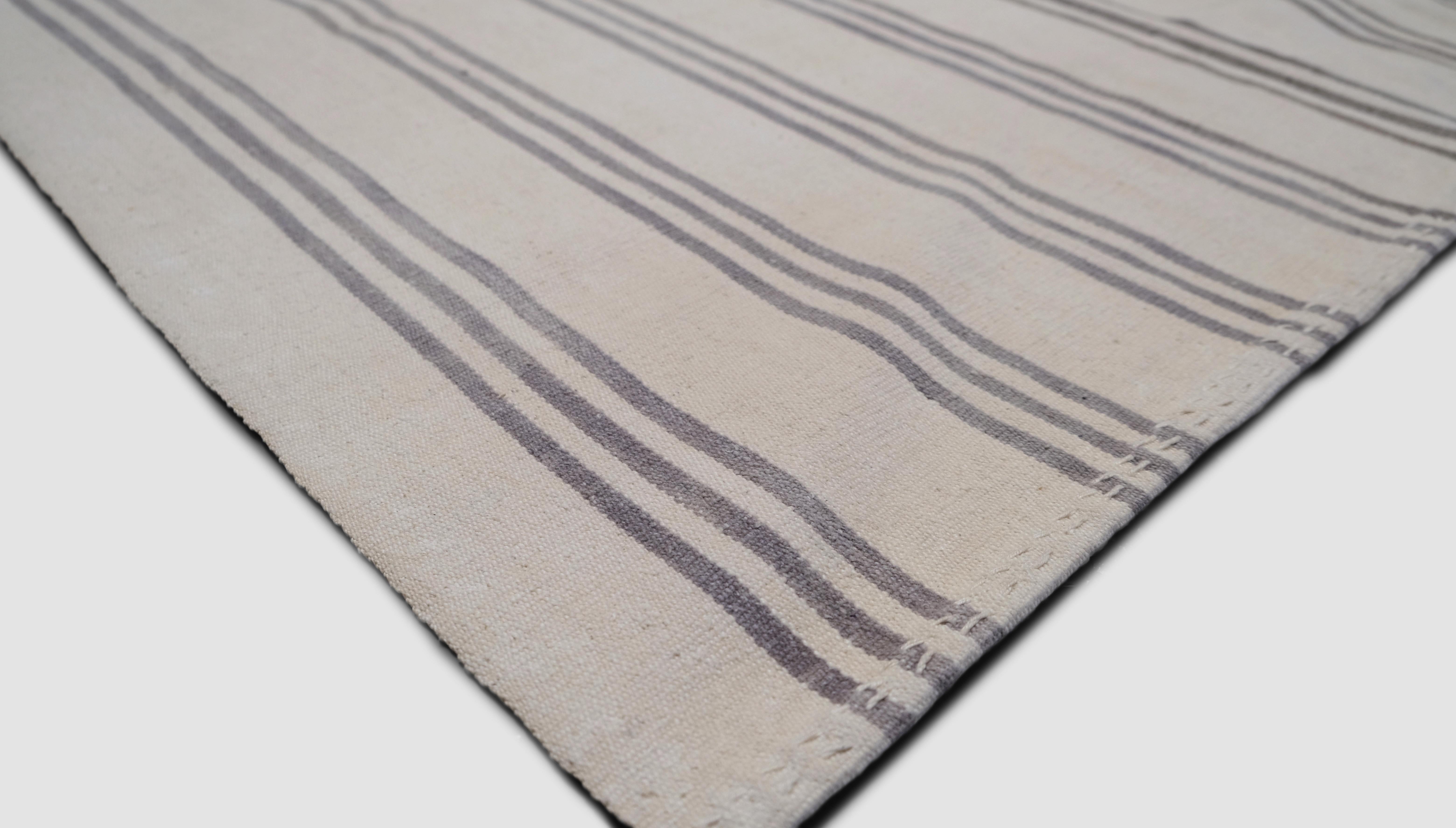 Mid-Century Modern Vintage Wool Kilim Rug 7'4''x9'10'' For Sale