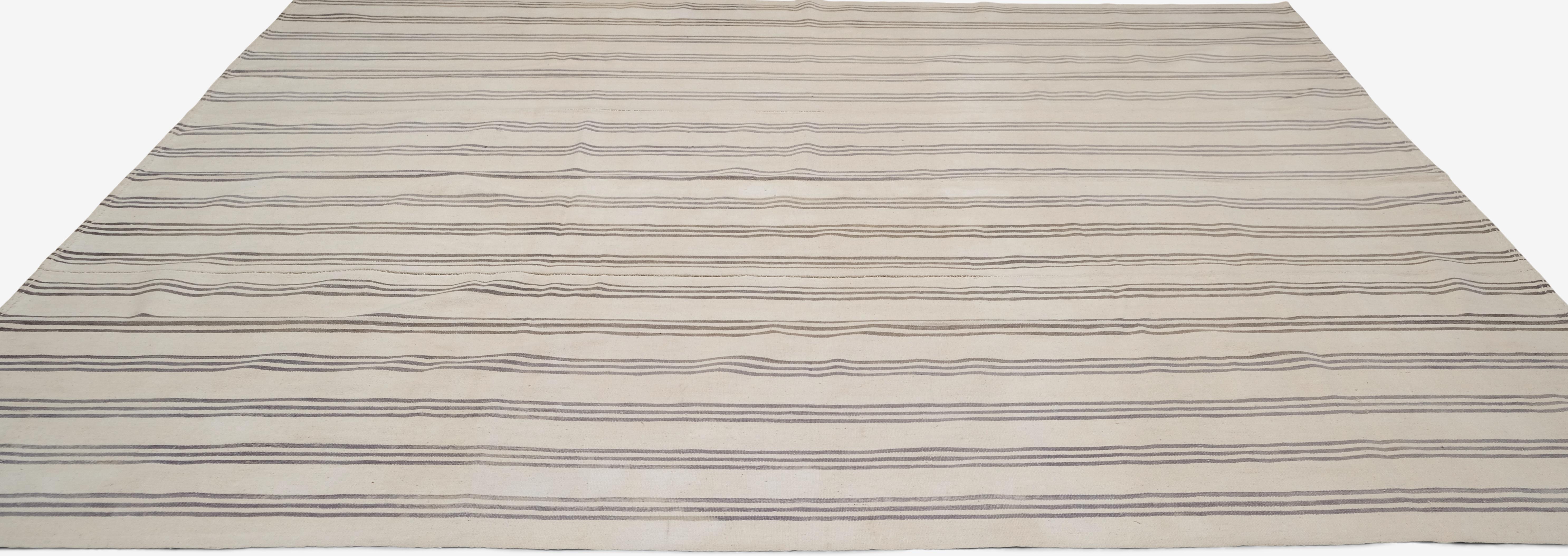 Turkish Vintage Wool Kilim Rug 7'4''x9'10'' For Sale