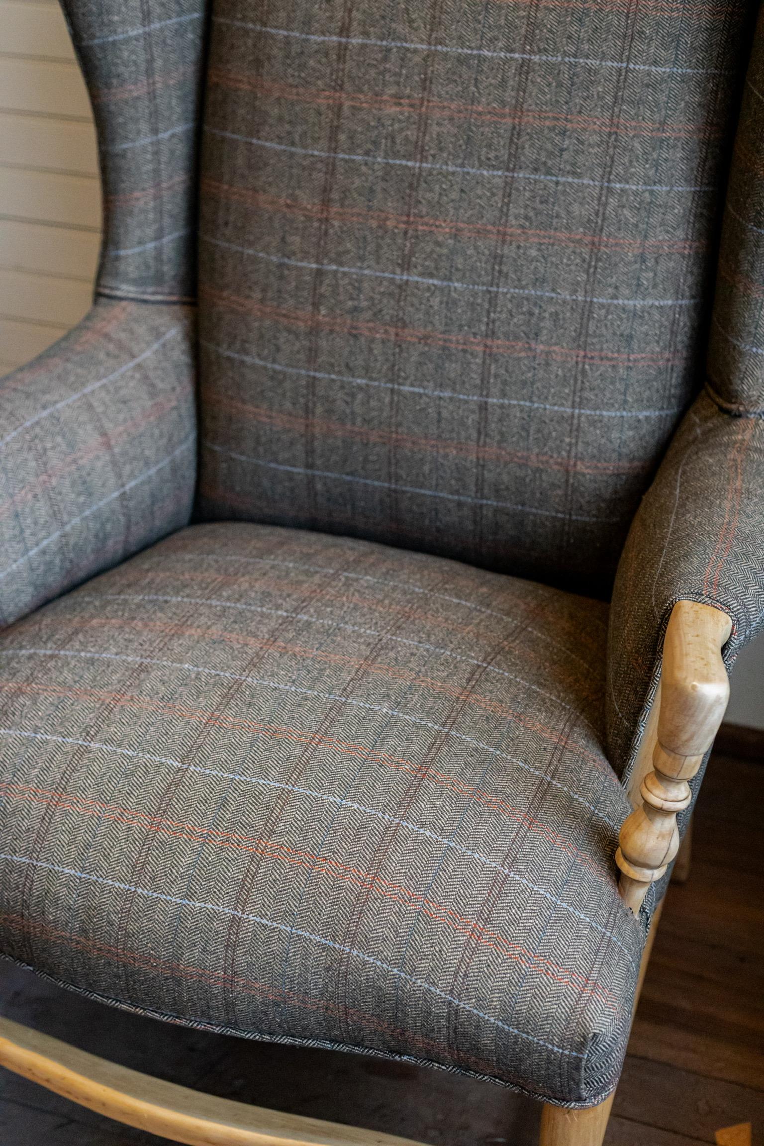 Silla Wingback Vintage de Lana a Cuadros principios del siglo XX en venta