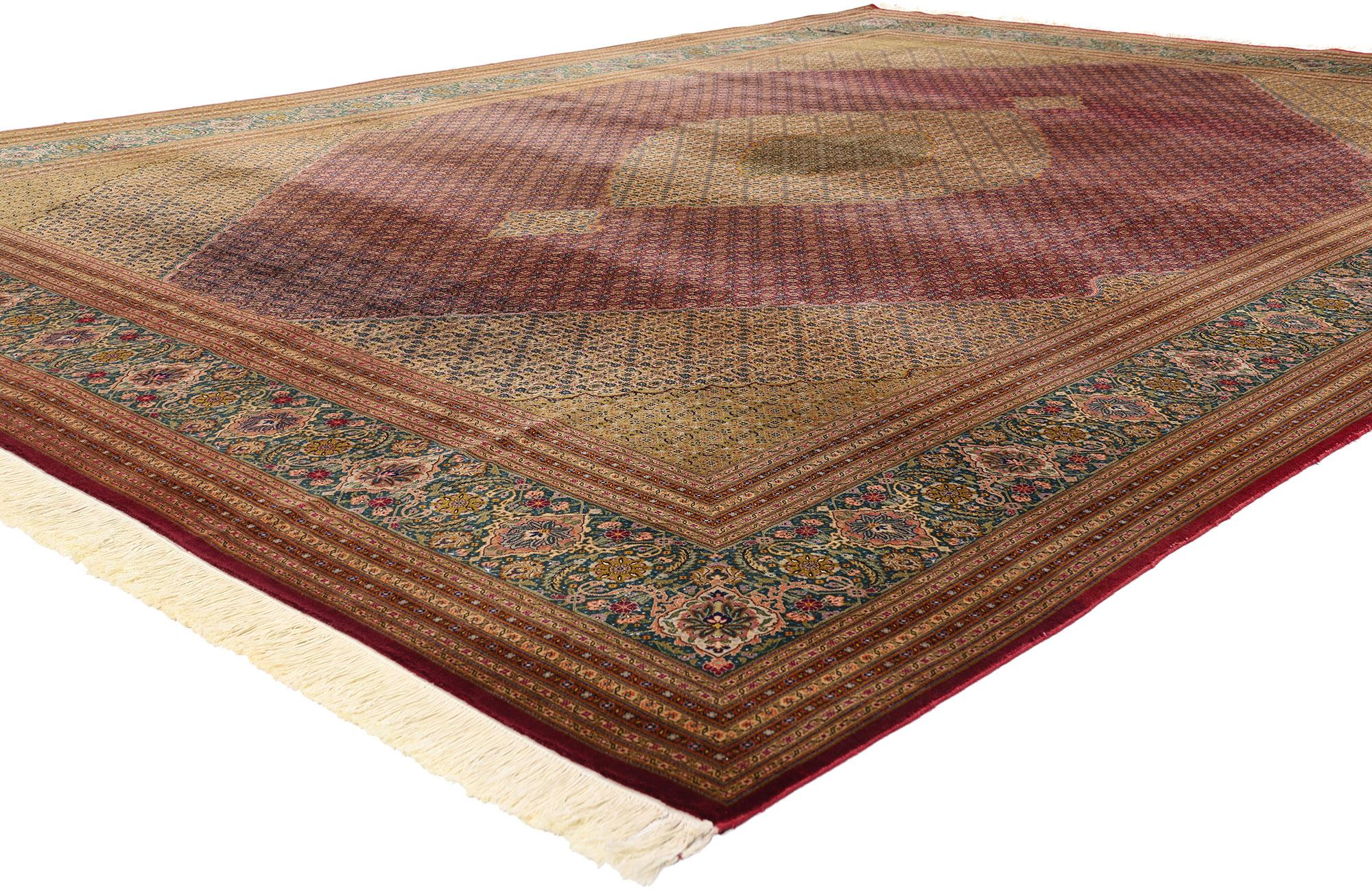 76693 Alfombra Persa Mahi Tabriz Vintage de Lana y Seda, 09'10 x 13'01. Las alfombras persas Mahi Tabriz, fabricadas en la histórica ciudad de Tabriz (Irán), son famosas por su intrincado diseño Fish, que presenta un medallón central rodeado de