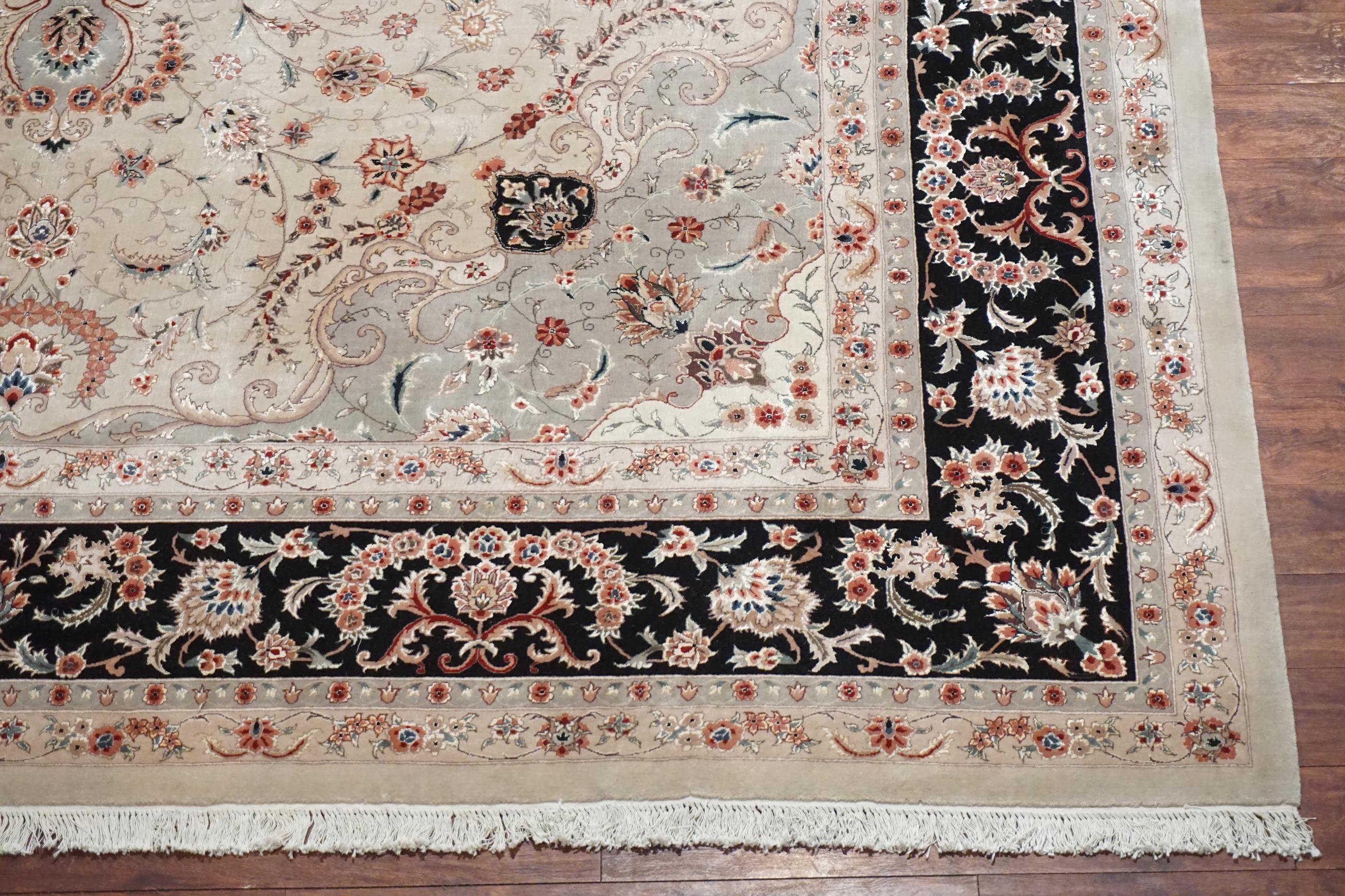 Fin du 20e siècle Vieux Tabriz en laine et soie en vente