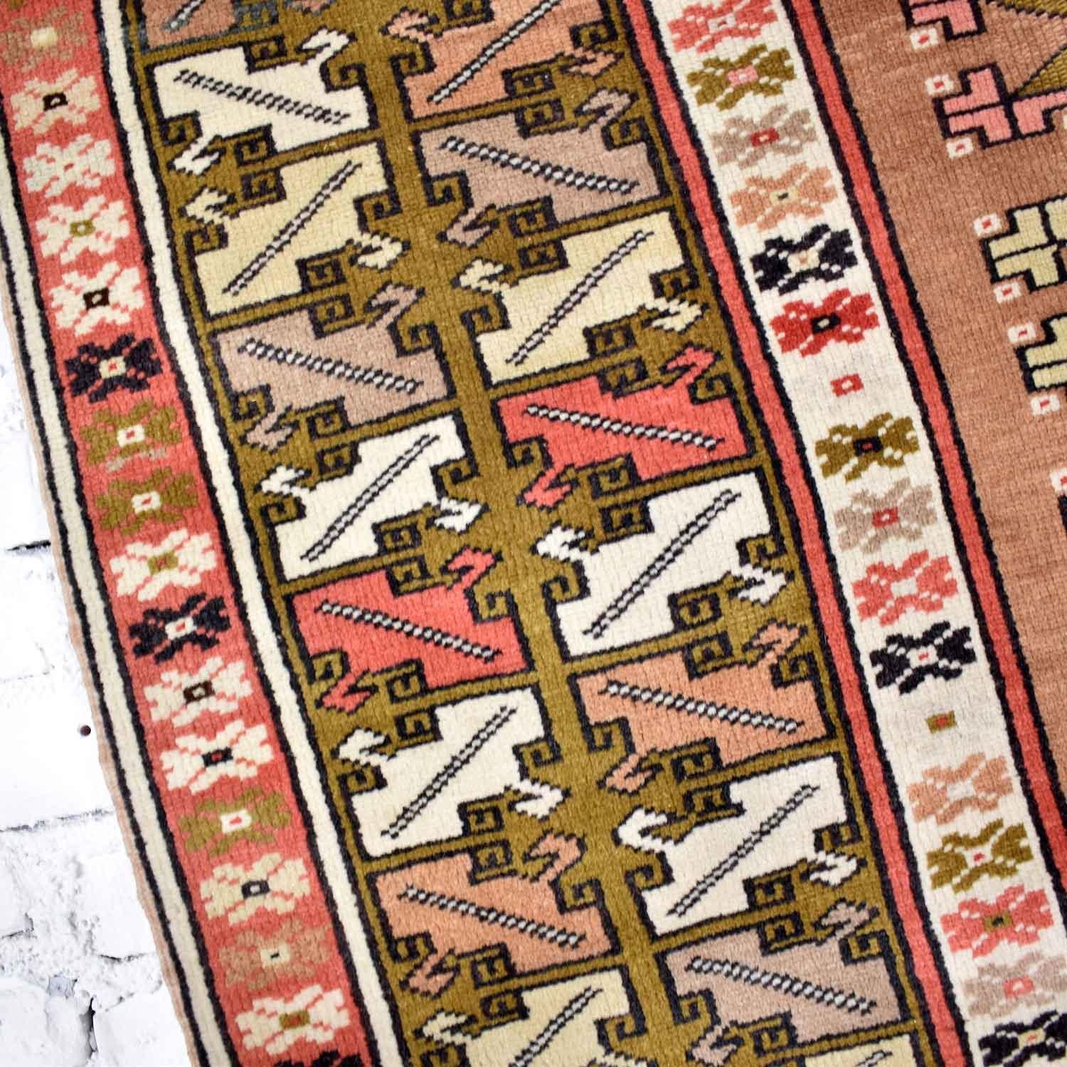 Alfombra Tejida Vintage de Lana Estilo Milas Turco en venta 4
