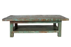 Table d'atelier vintage en guise de table basse