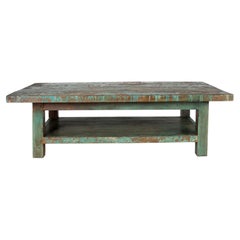 Table d'atelier vintage en guise de table basse
