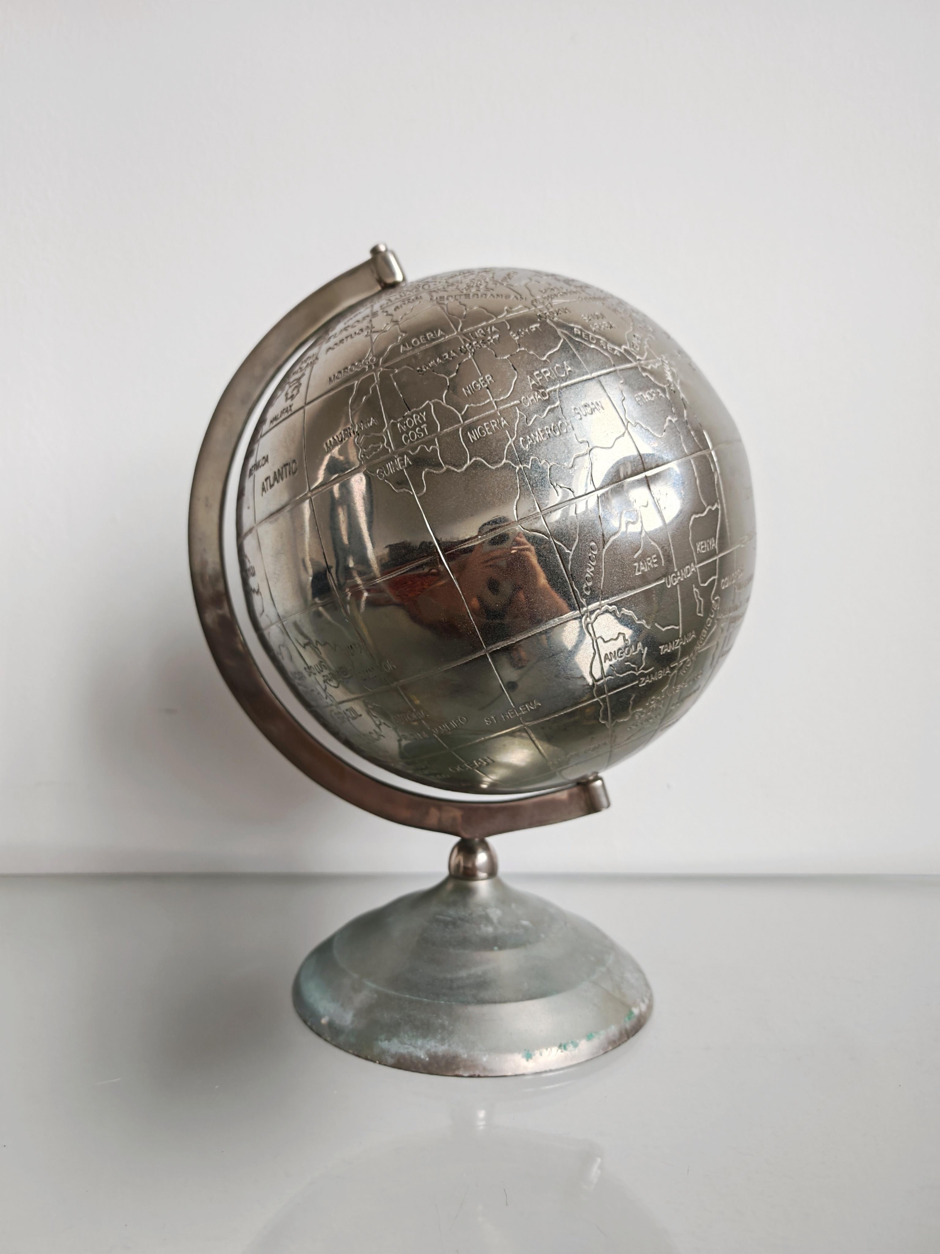 Postmoderno Mappamondo vintage in ottone nichelato, Inghilterra anni '90 in vendita
