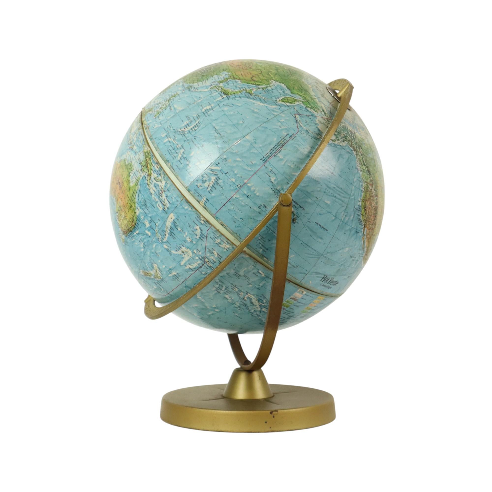 Mappamondo giroscopico vintage con rilievo 1960s in vendita 2