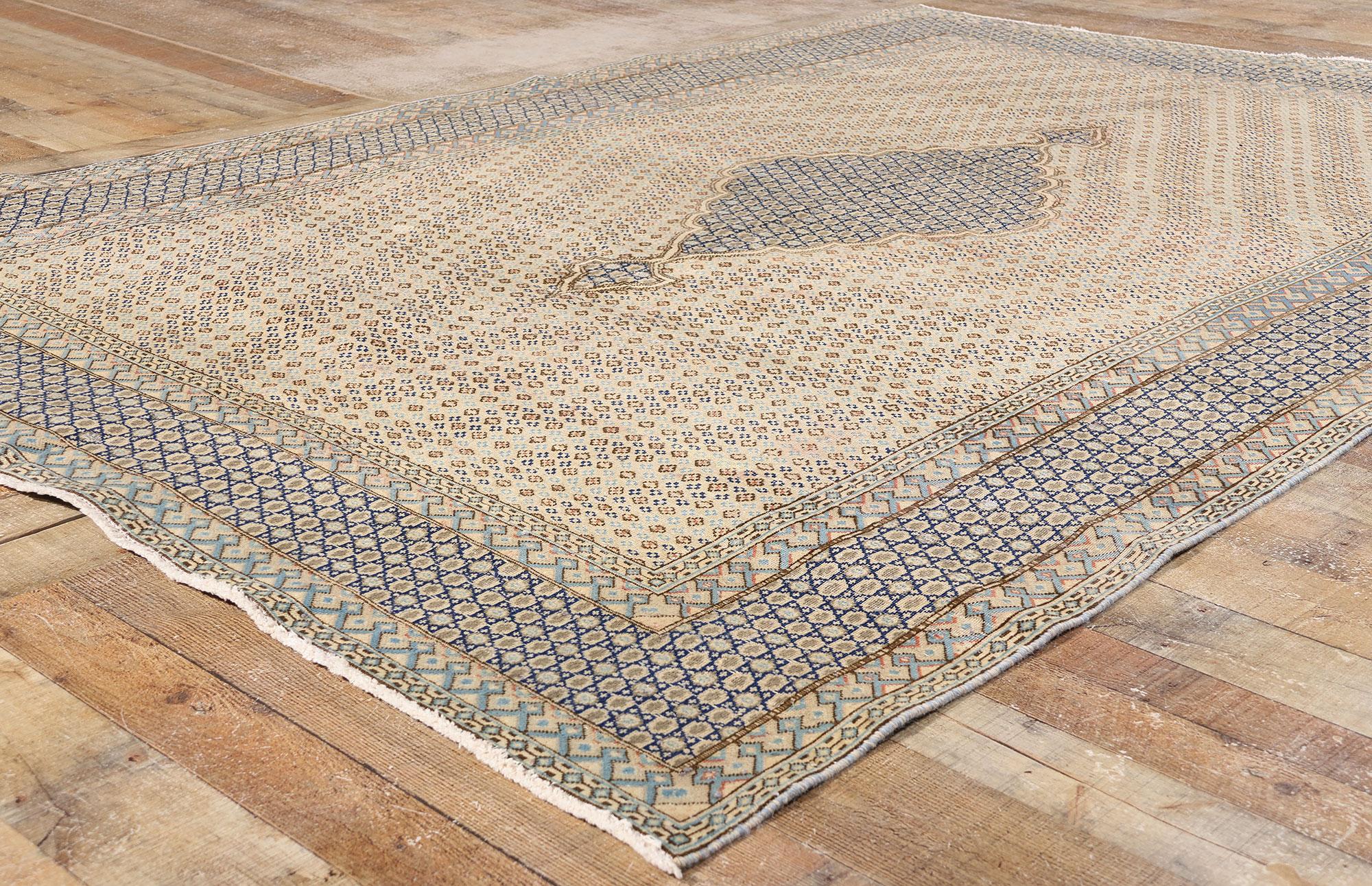1950's Distressed Persian Kerman Carpet mit Modernität (20. Jahrhundert) im Angebot