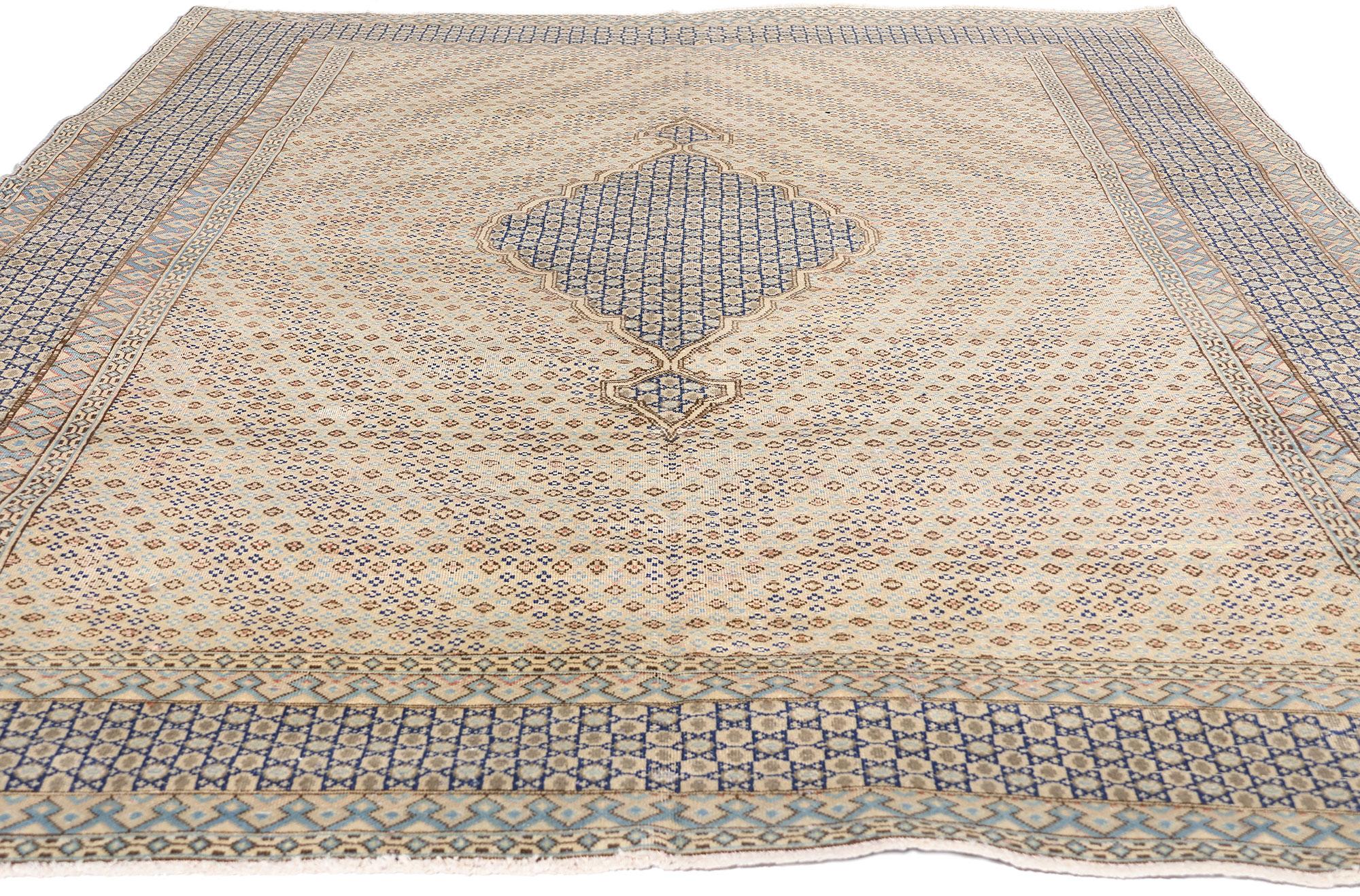 1950's Distressed Persian Kerman Carpet mit Modernität (Ästhetizismus) im Angebot