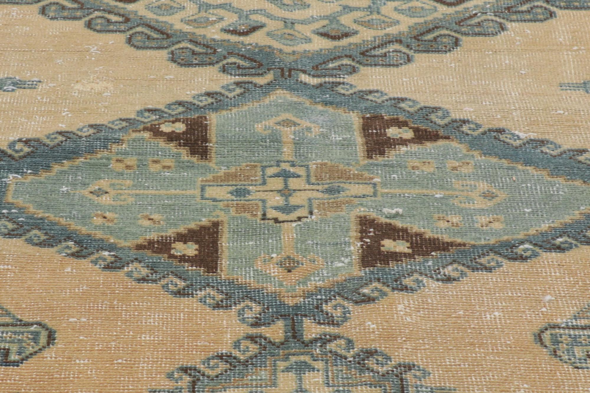 Vintage-Worn Persian Viss Rug, Relaxed Refinement Meets Nomadic Enchantment In Distressed Condition For Sale In Dallas, TX