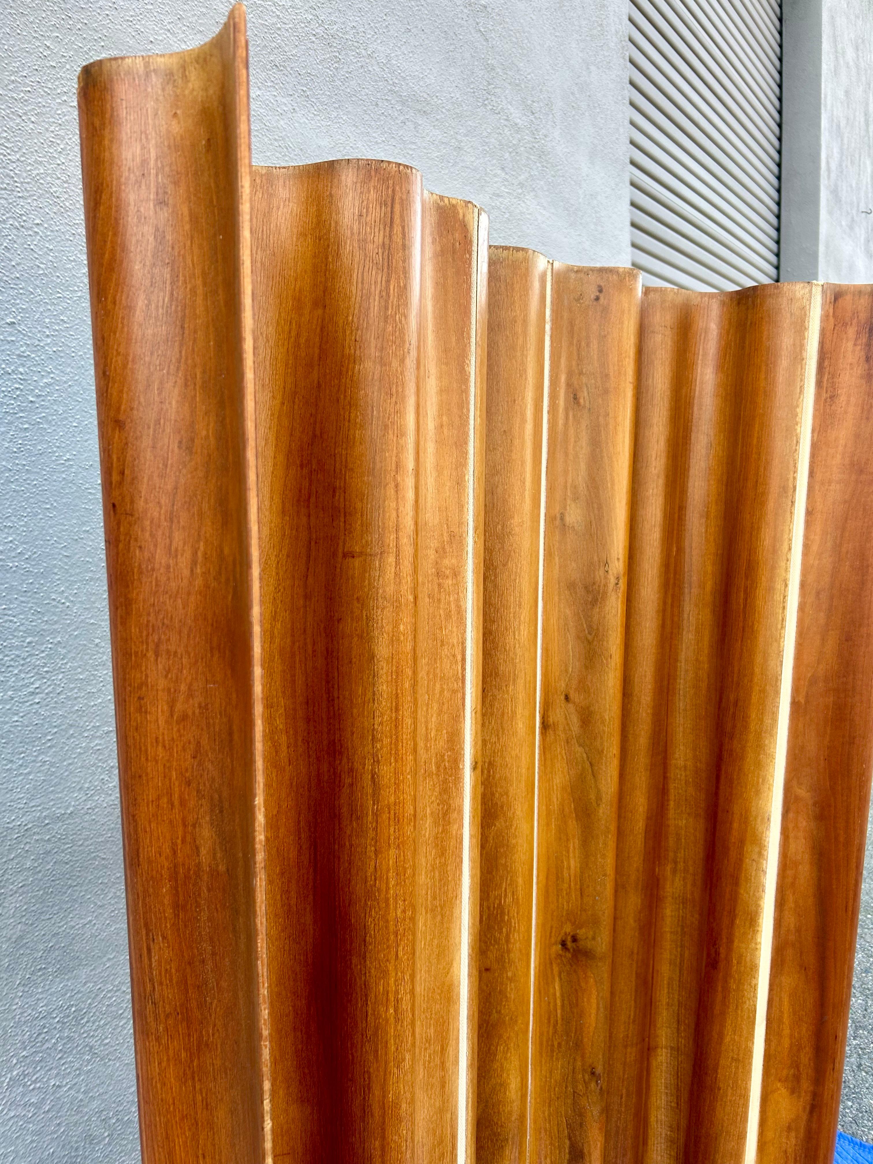 Paravento originale d'epoca ondulato in noce Foldes Charles and Ray Eames in vendita 4