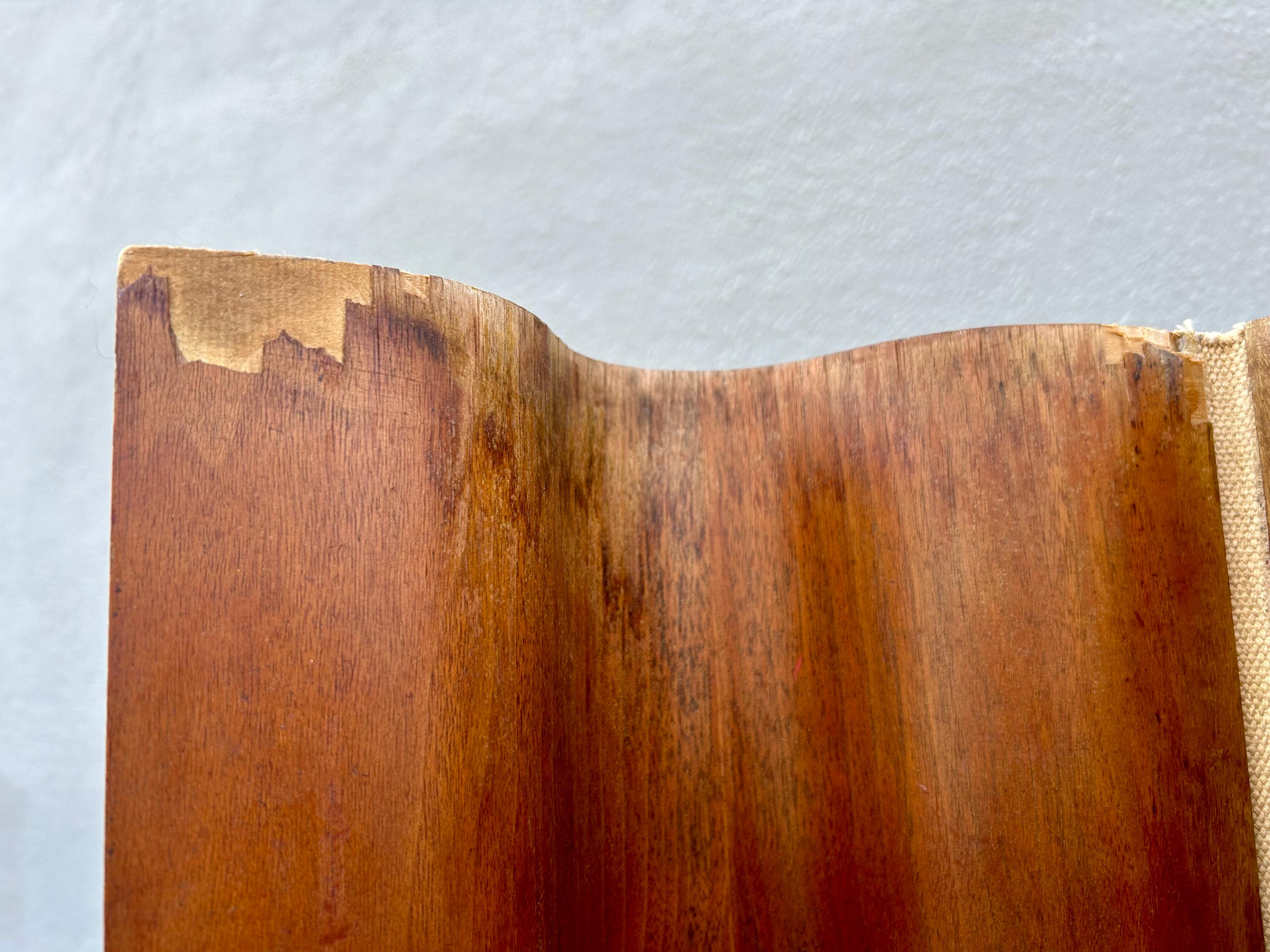 Paravento originale d'epoca ondulato in noce Foldes Charles and Ray Eames In condizioni buone in vendita a Los Angeles, CA
