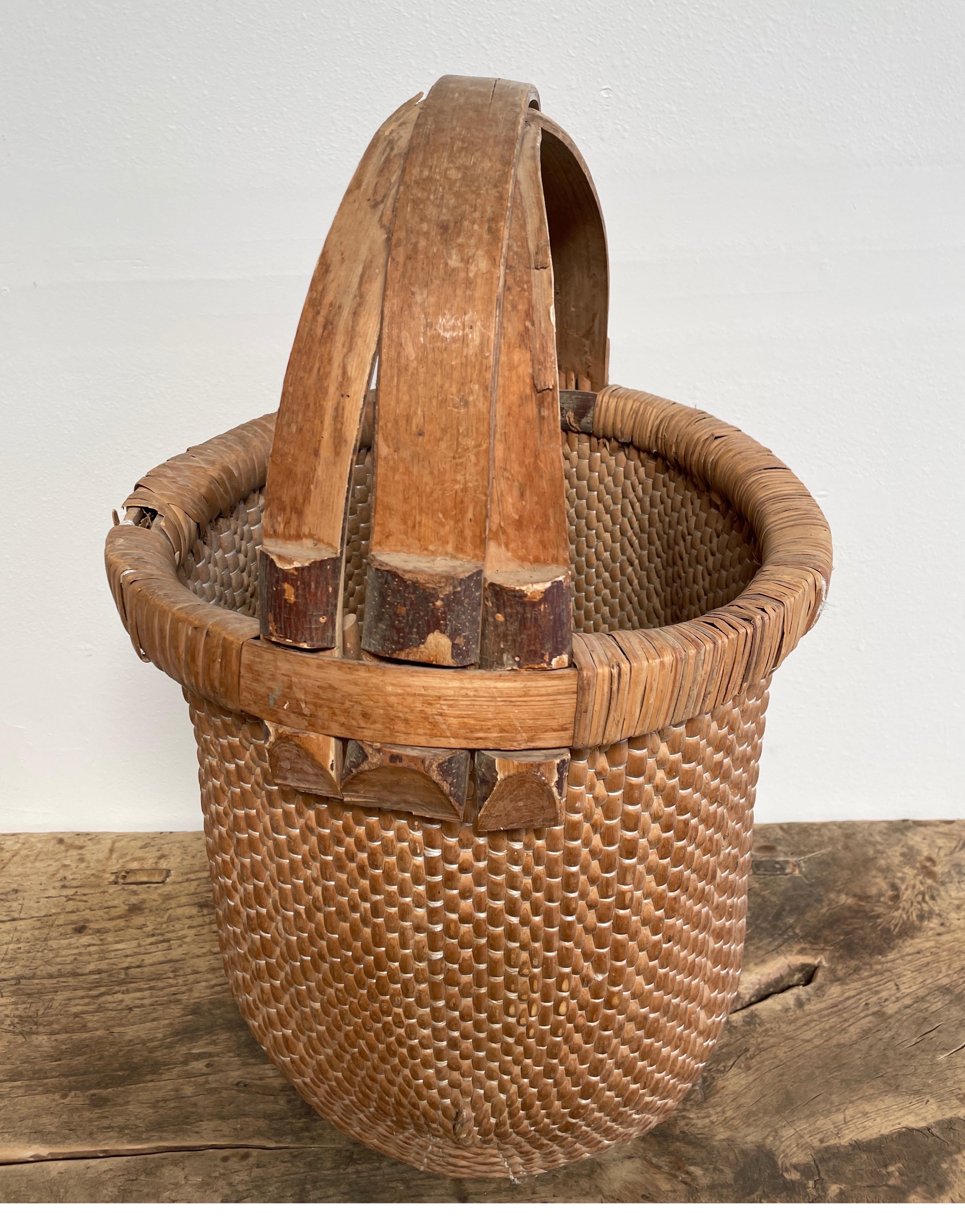 Vintage Woven Asian Basket with Handle In Good Condition For Sale In Brea, CA
