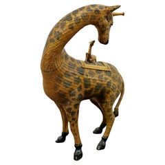 Sculpture chinoise vintage en forme de girafe dans un panier de style asiatique