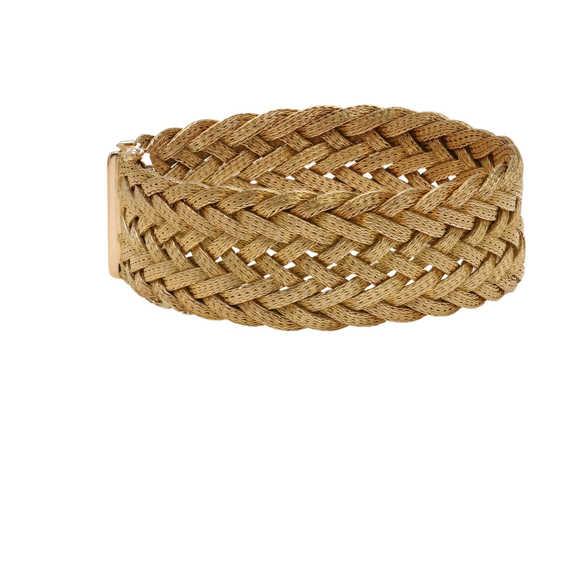 Vintage Woven Gold Bracelet in 18k Yellow Gold

Embrace the allure of timeless elegance with this vintage woven gold bracelet, meticulously crafted from 18k yellow gold. This exquisite piece showcases exceptional craftsmanship, laying on the wrist