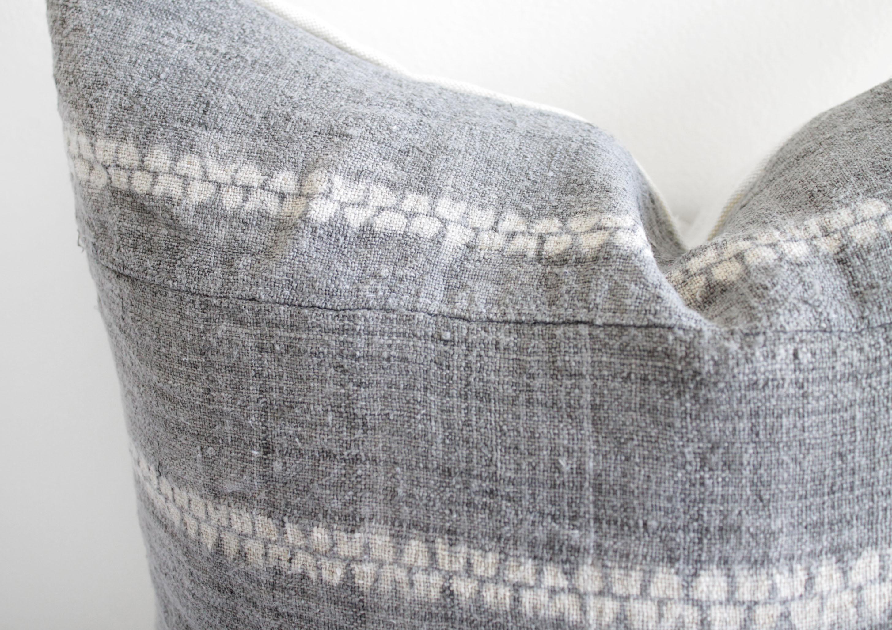 Vintage Woven Gray Linen Pillow with Off-White Pattern In Good Condition In Brea, CA