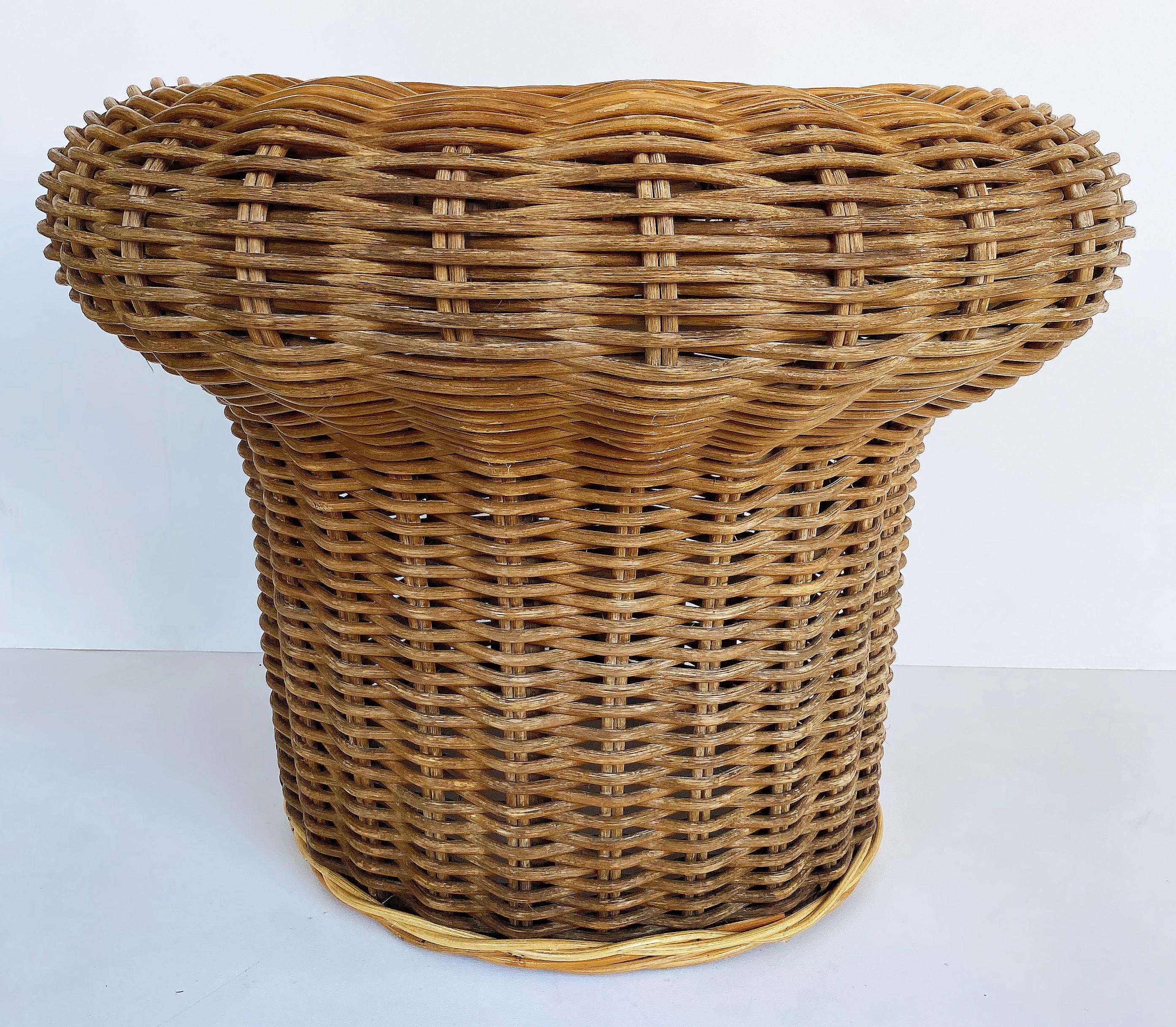 Vintage Woven rattan round Ottoman/Pouf or side table

Offered for sale is a vintage woven rattan side table or pouf ottoman. A cushion could be added to the top to use as a pouf or a round glass top could be set into the recess when used as a