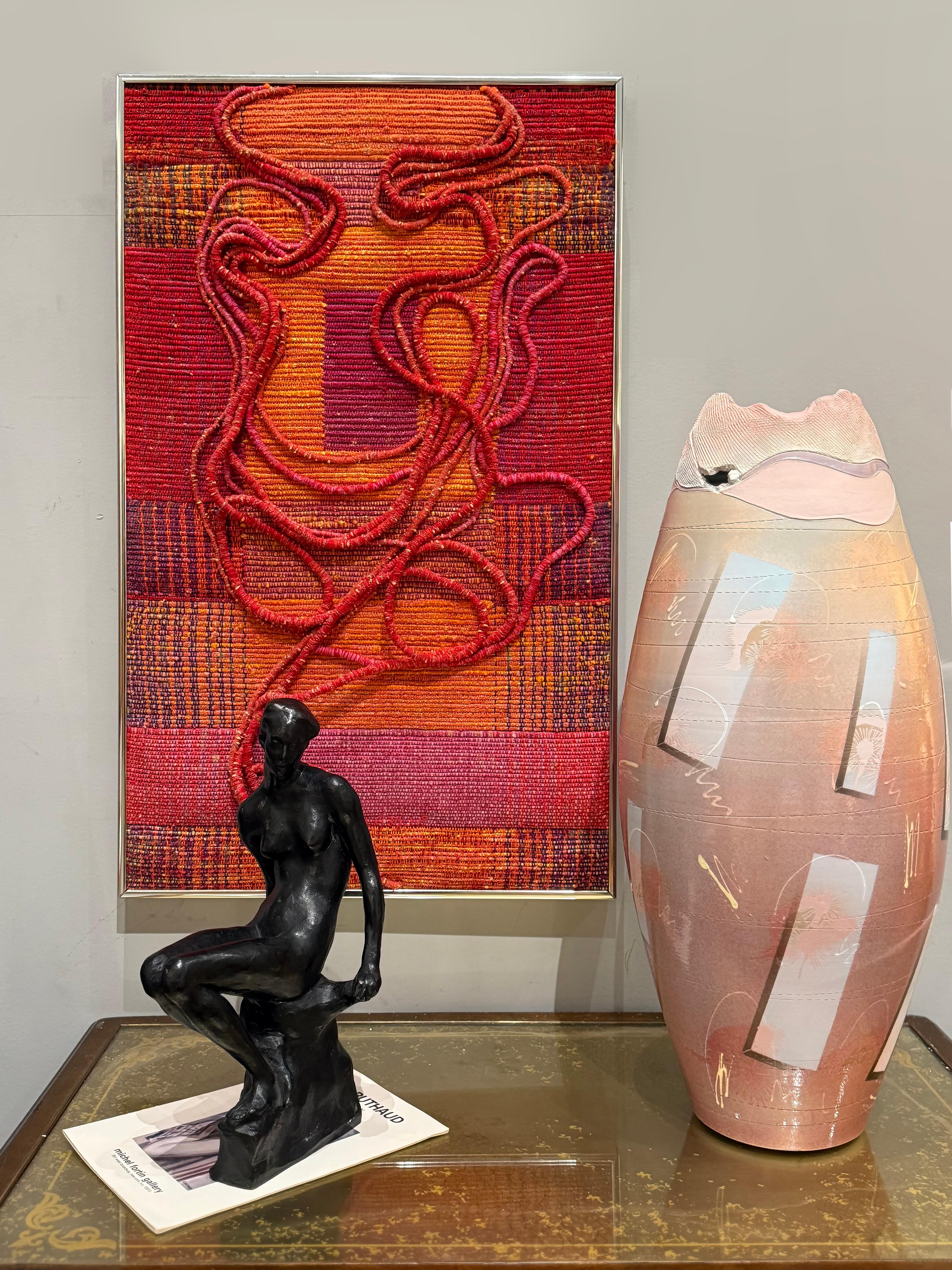 Vintage Woven Textile Art Wandskulptur nach Sheila Hicks, gerahmt

Zum Verkauf angeboten wird ein Vintage Textilkunst Wandbehang nach Sheila Hicks erstellt. Dieses Stück ist fachmännisch gearbeitet, mit großartiger Ausführung und Komposition. Die