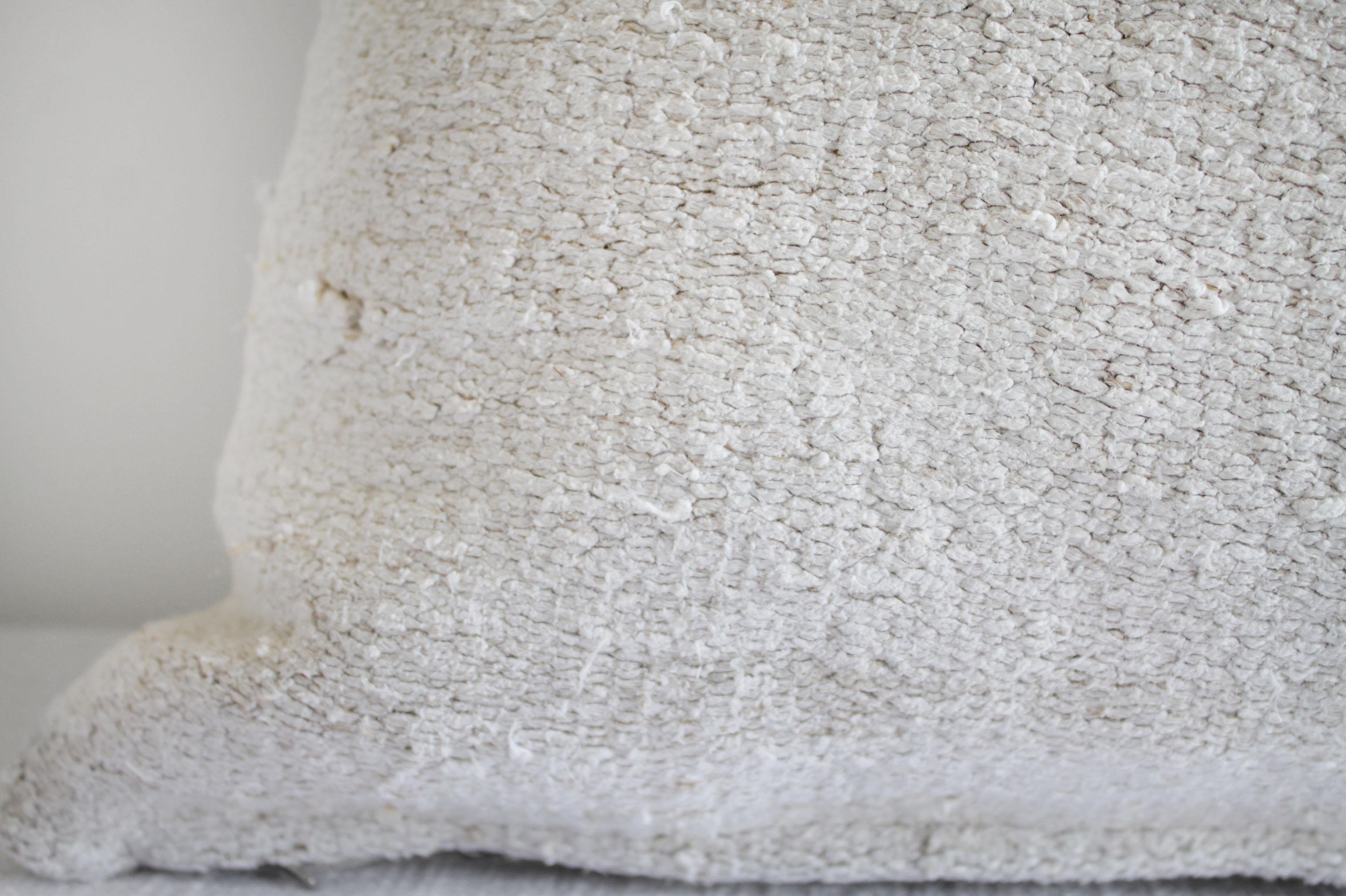 Laine Oreiller vintage en tapis turc tissé Off-White avec rayures en vente