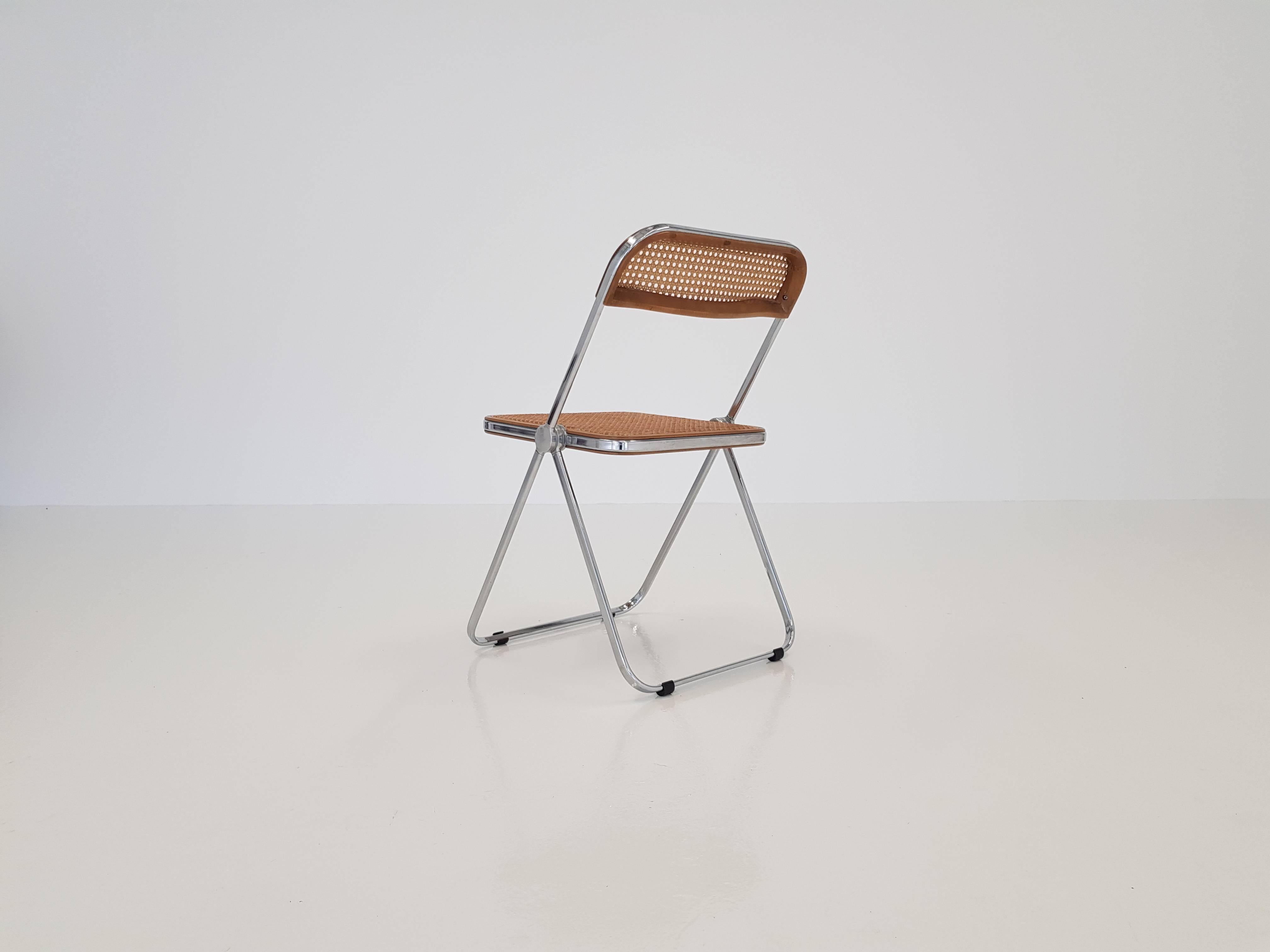 Italian Vintage Woven Wicker and Walnut Giancarlo Piretti for Castelli 'Plia' Chair