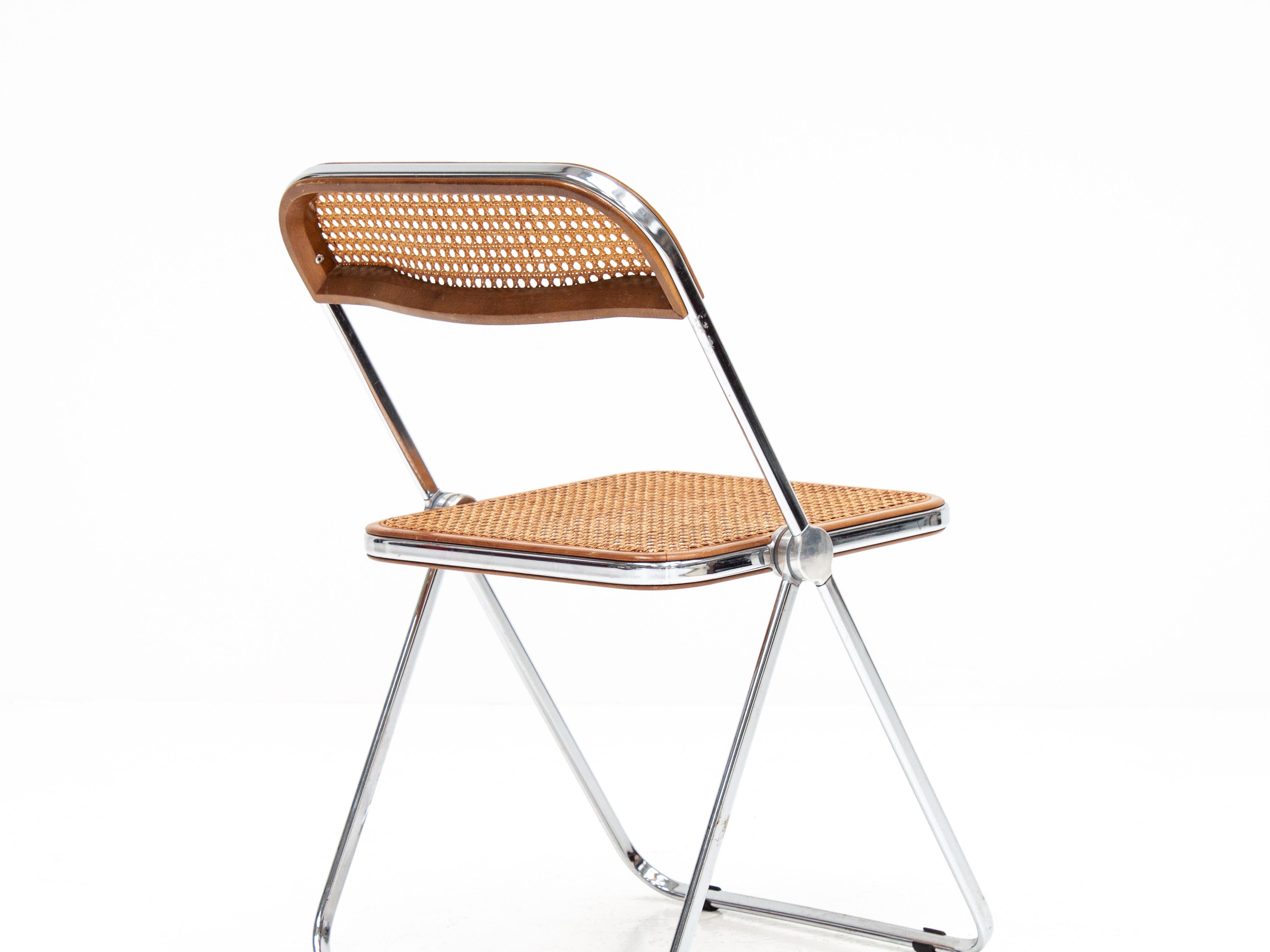 20th Century Vintage Woven Wicker and Walnut Giancarlo Piretti for Castelli 'Plia' Chair