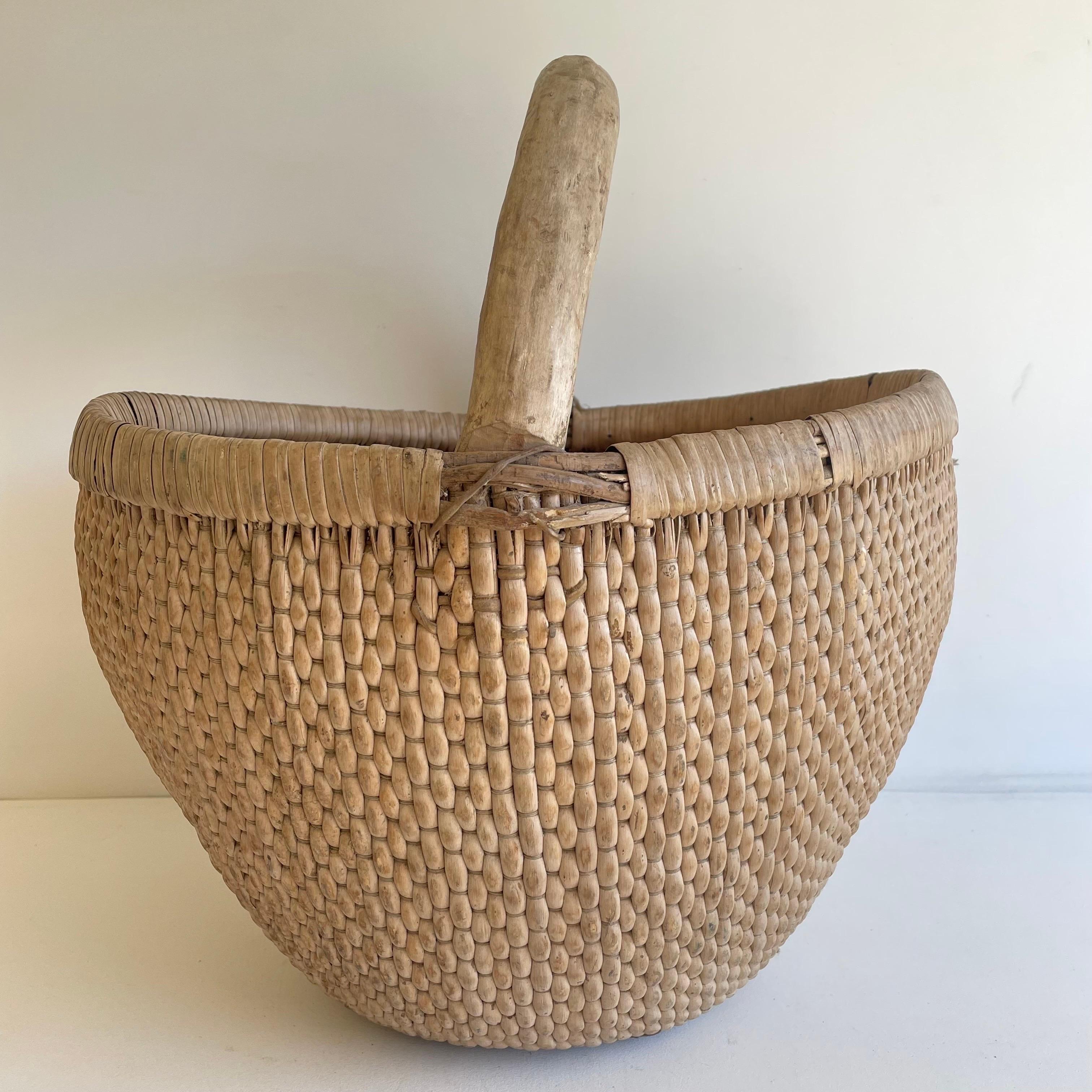 Vintage Woven Wicker Basket with Handle In Good Condition In Brea, CA
