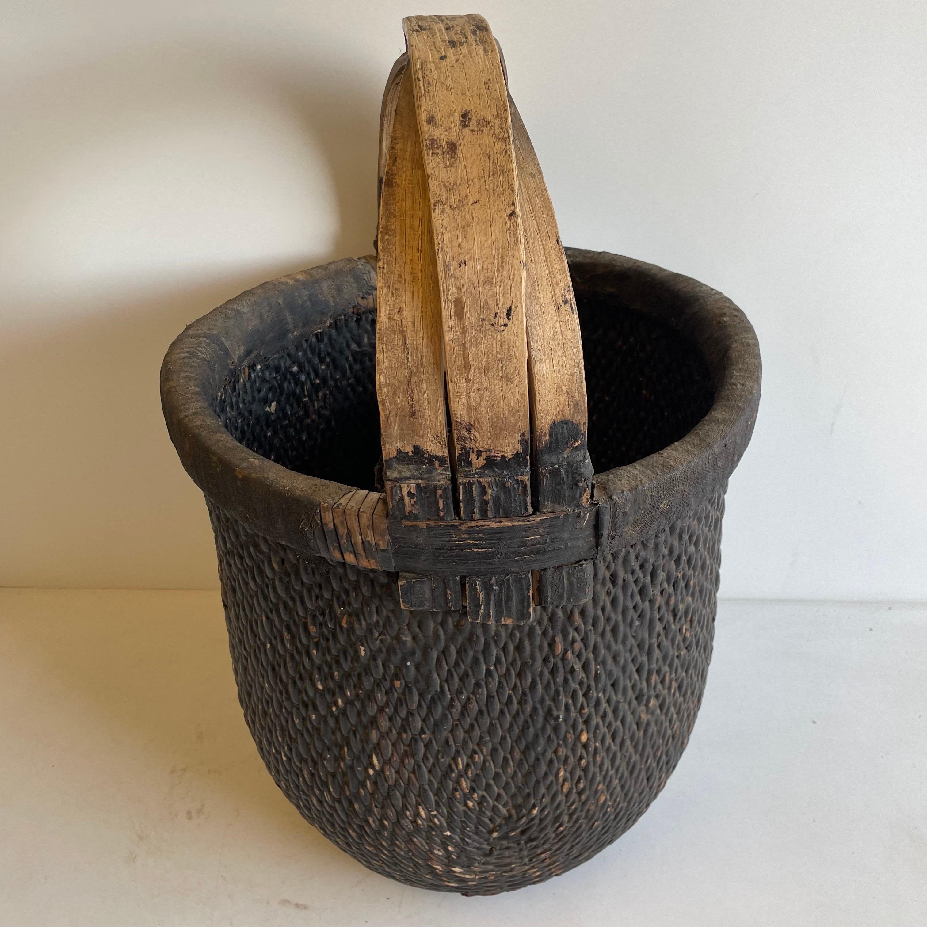 Vintage Woven Wicker Basket with Handle In Good Condition In Brea, CA