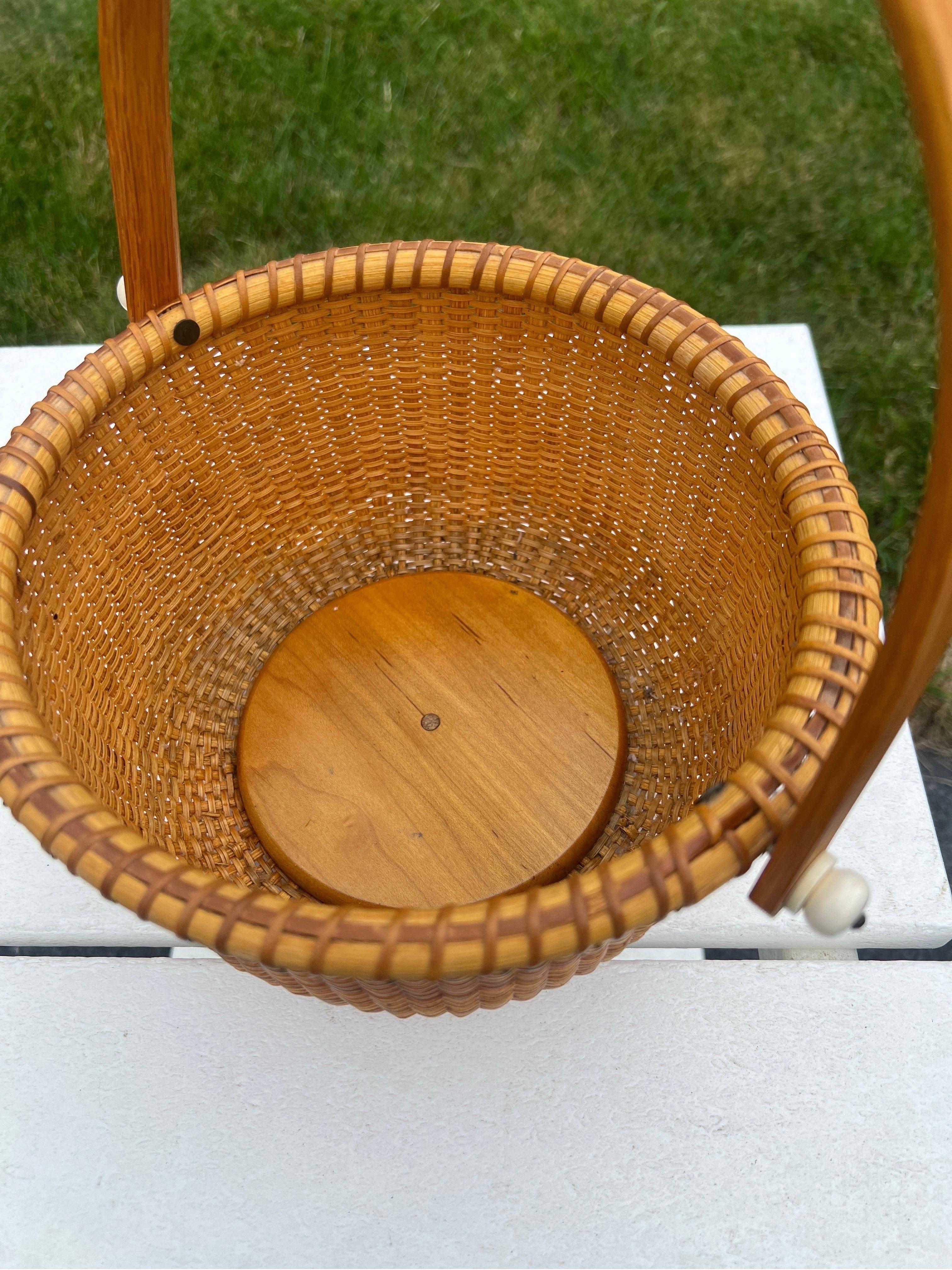 20th Century Vintage Woven Wicker Nantucket Handled Basket For Sale