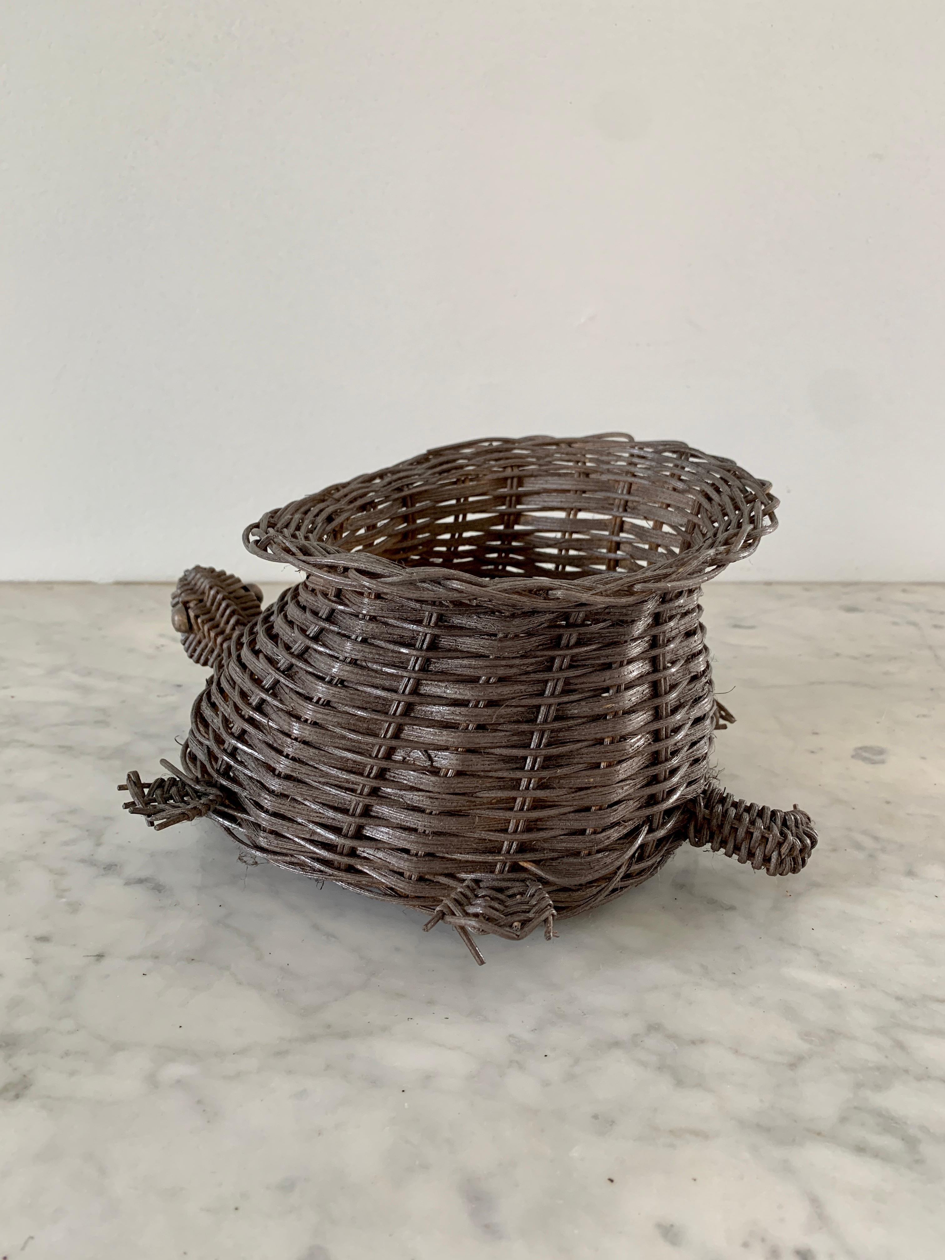Vintage Woven Wicker Turtle Basket In Good Condition In Elkhart, IN