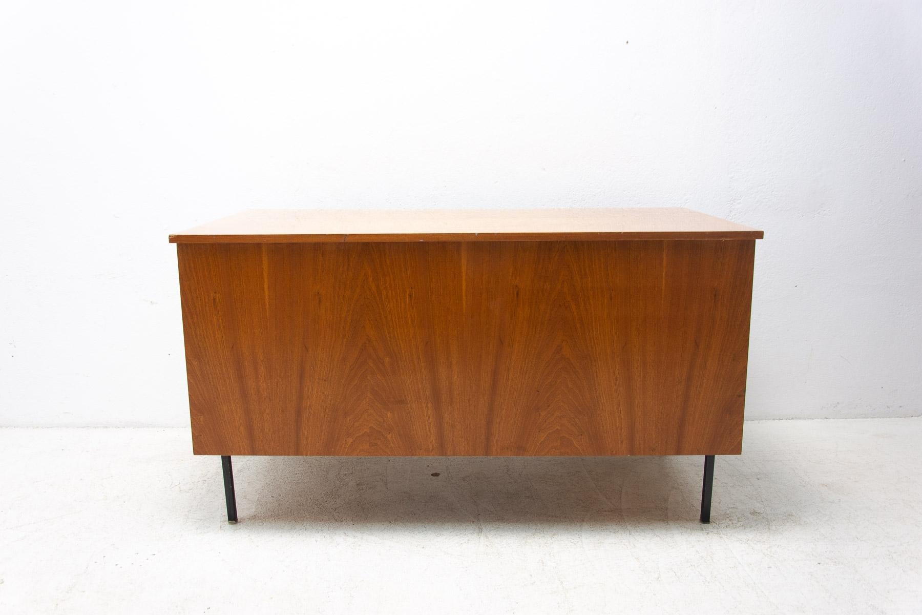 Vintage-Schreibtisch, 1970er Jahre, Tschechoslowakei im Angebot 8