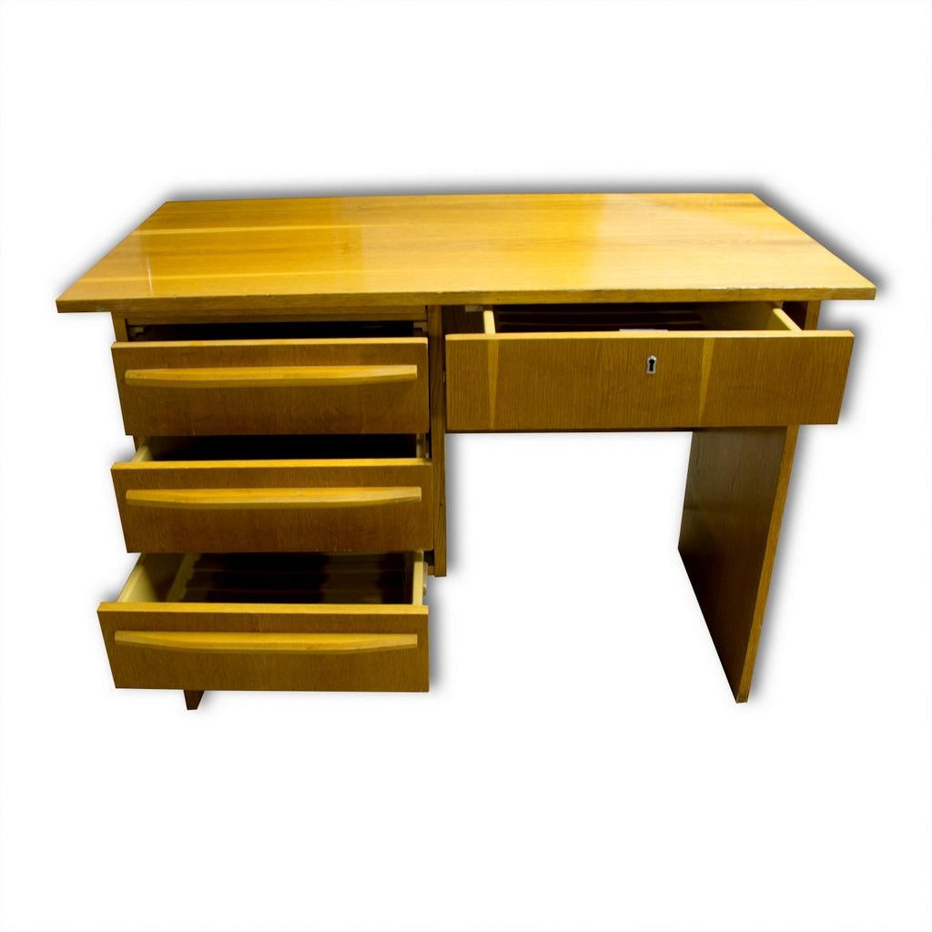Vintage scandinavian style writing desk. Beechwood. Plastic drawers.

Very simple design. In very godd vintage condition.

  