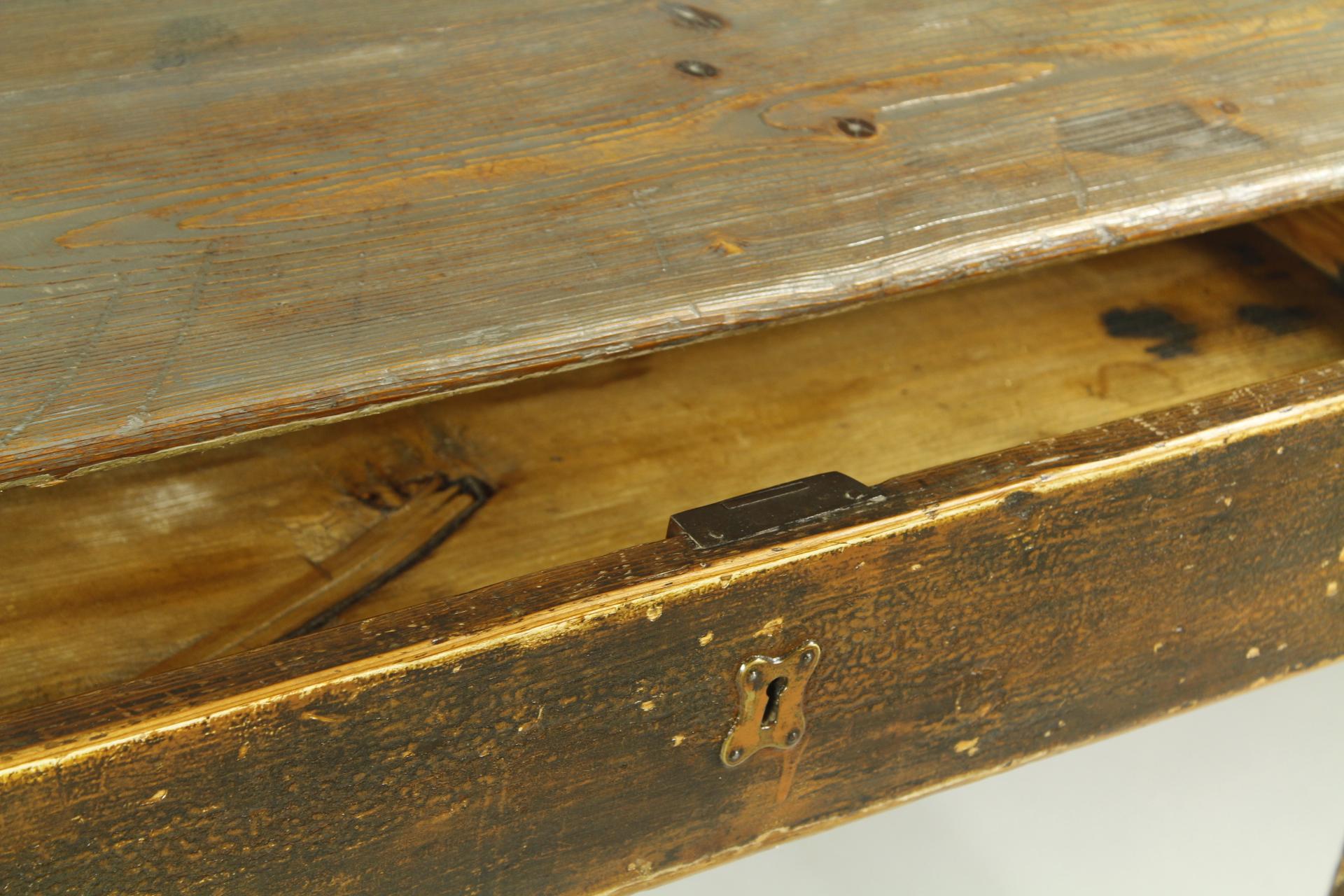 Vintage Writing Desk, 19th Century In Distressed Condition For Sale In Tochovice, CZ