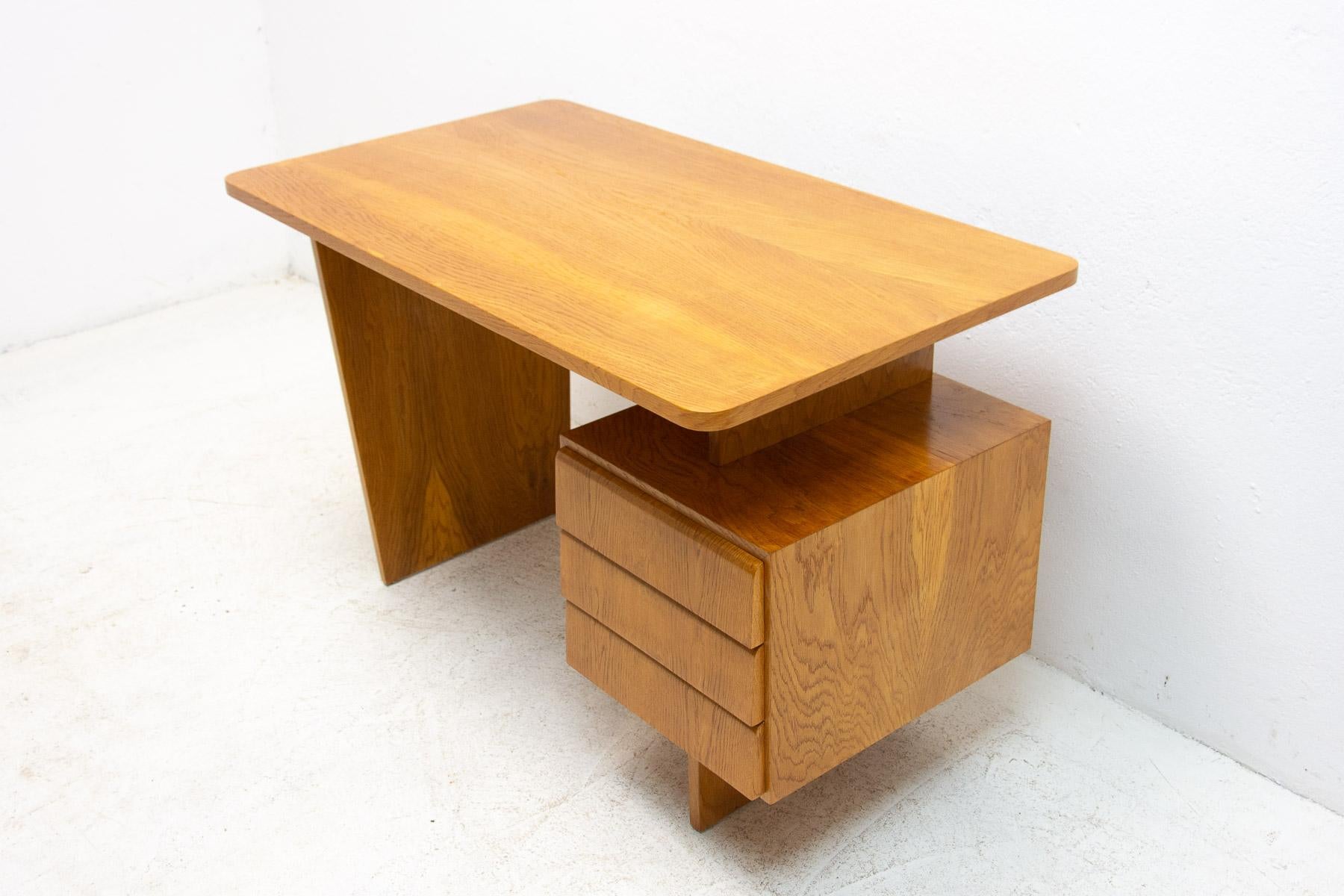 Vintage-Schreibtisch von Bohumil Landsman, 1970er Jahre, Tschechoslowakei (Moderne der Mitte des Jahrhunderts) im Angebot