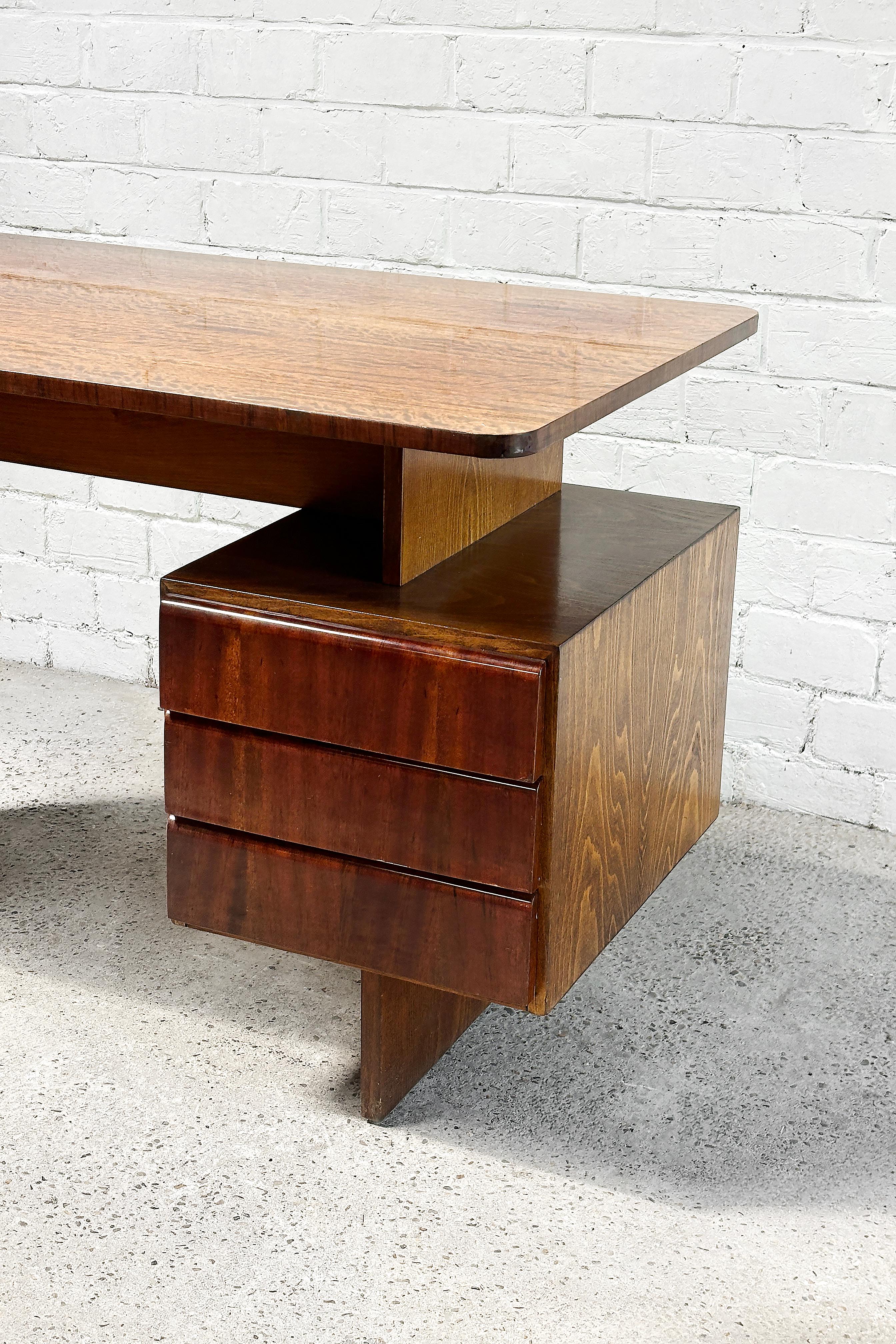 Vintage Writing Desk by Bohumil Landsman, 1970s In Good Condition For Sale In Antwerp, Antwerp