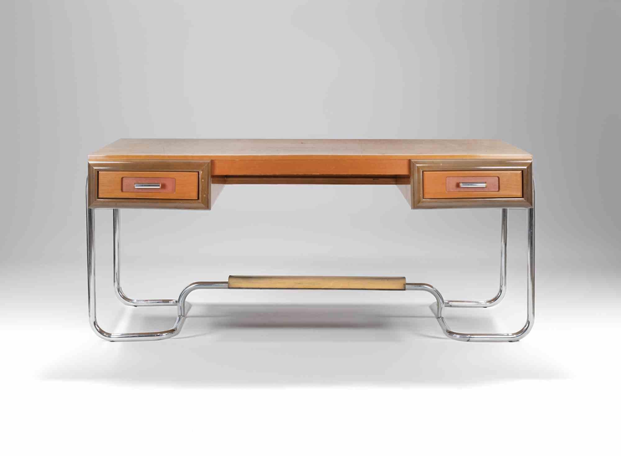 Escritorio vintage con cajones. Armazón de madera y soportes de metal cromado.

Producción italiana, década de 1960.

Muy buen estado.