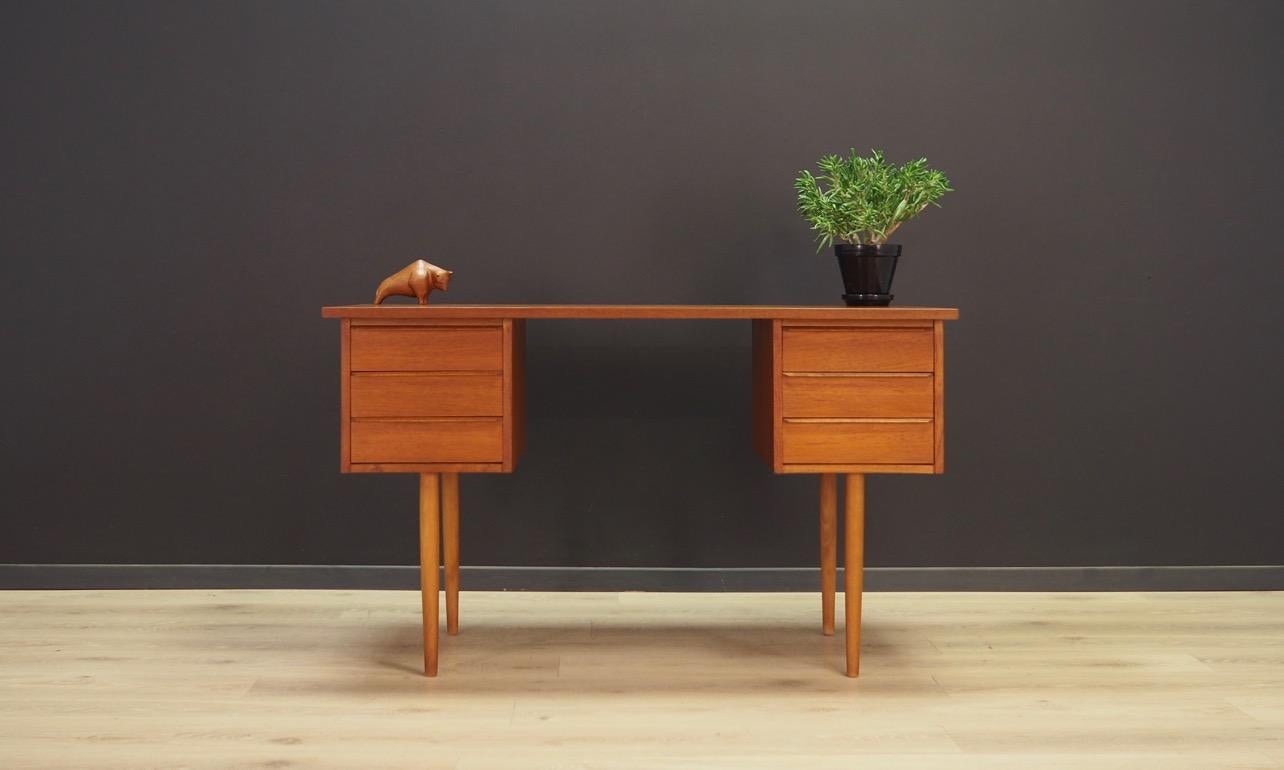 Original writing desk from the 1960s-1970s, Danish design, Minimalist form finished with teak veneer. Practical front with six drawers. Preserved in good condition (small bruises and scratches) - directly for use.

Dimensions: height 71.5 cm top