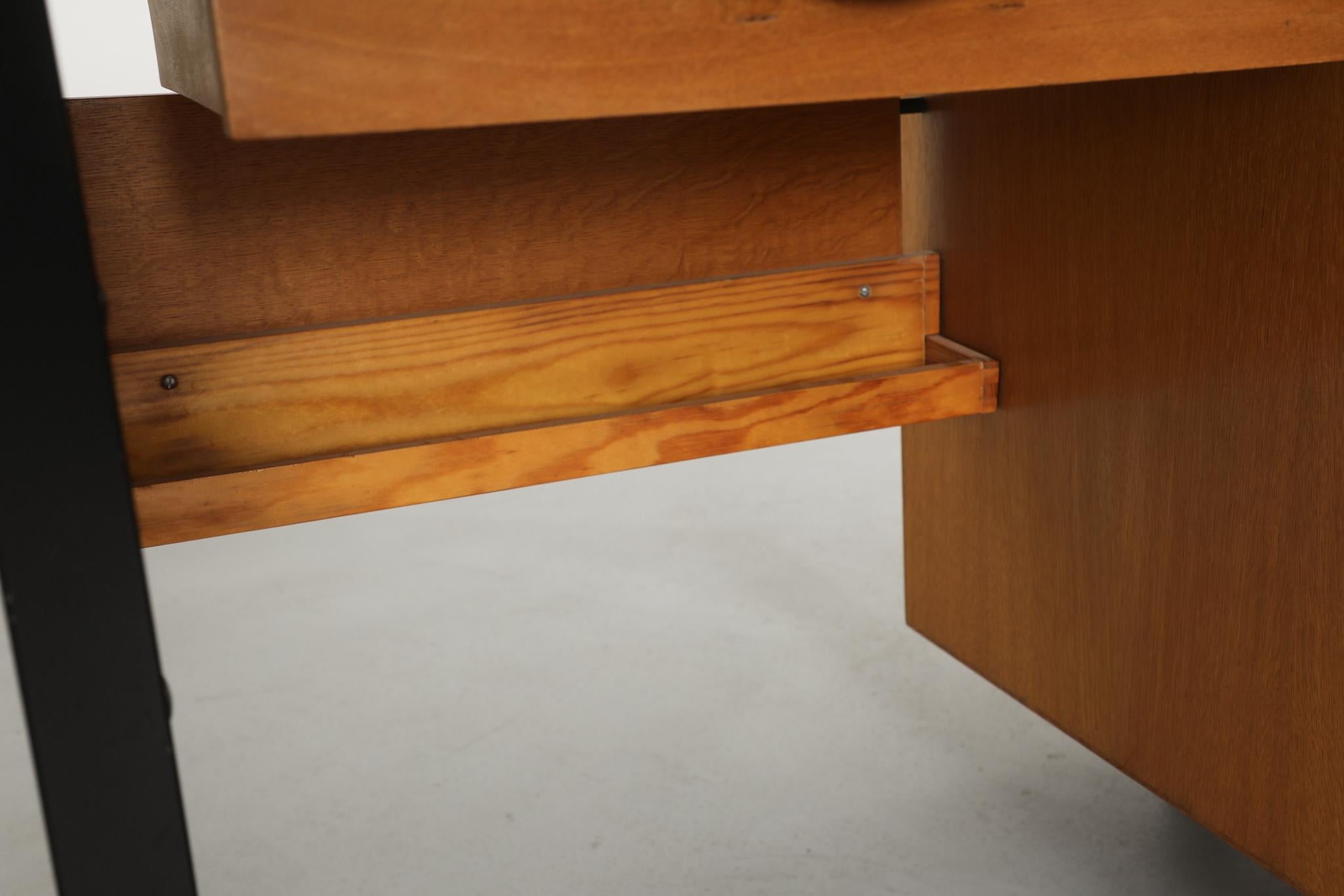 Bureau Vintage avec plateau en stratifié Greene & Greene et étagère en dessous en vente 6