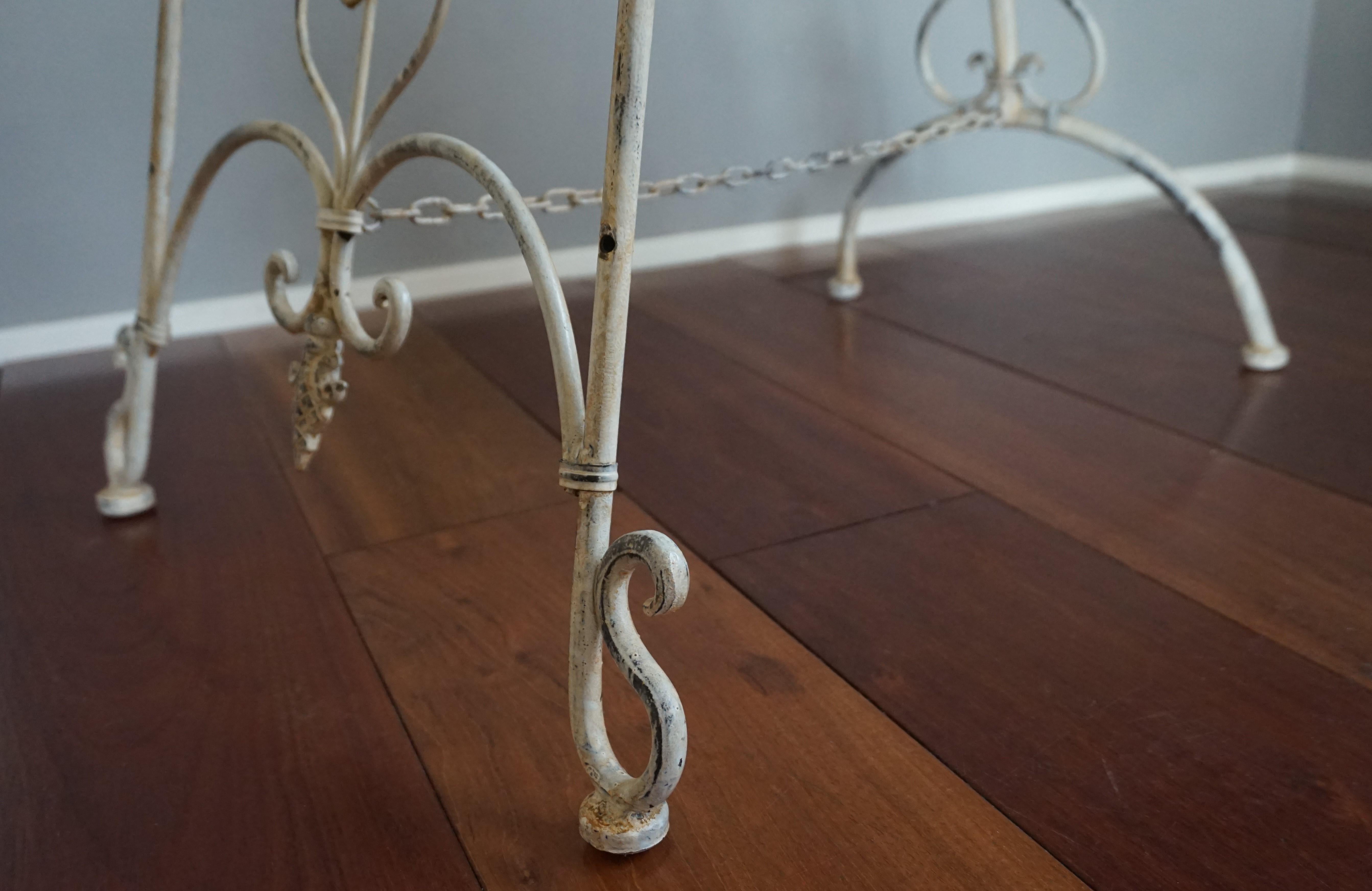 wrought iron easel stand