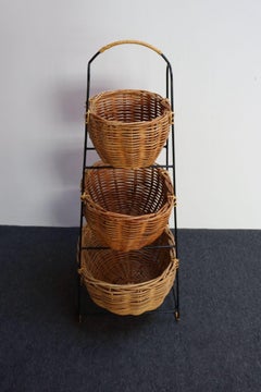 Portacestini graduato a tre livelli in ferro battuto e canna d'epoca